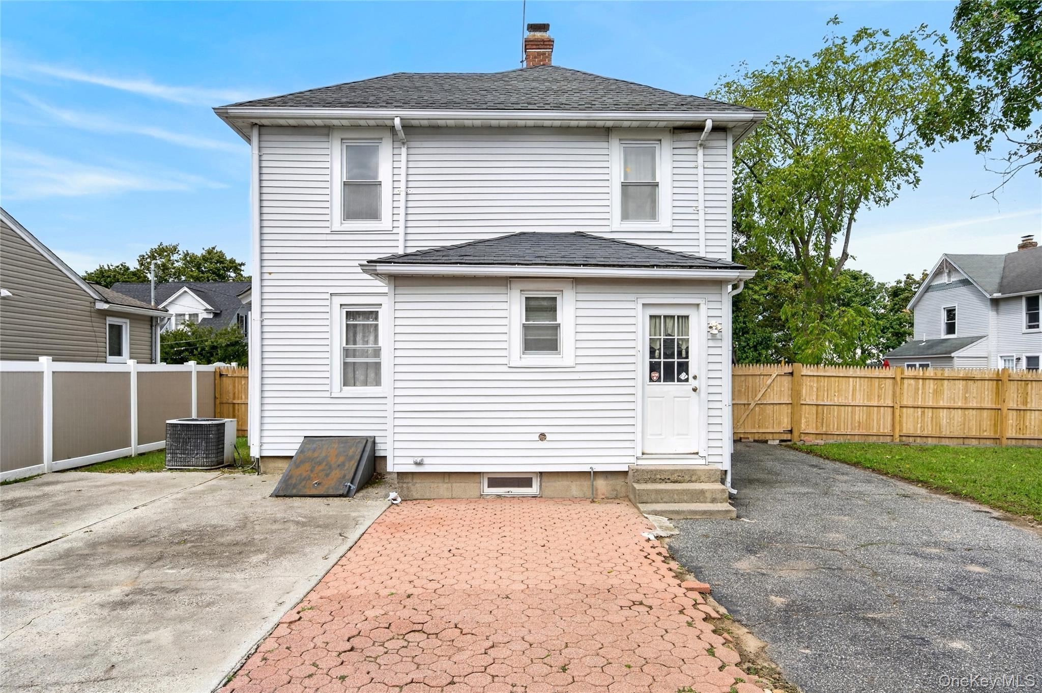 Single Family Juliet Street Suffolk County, NY 11706, MLS-1056774-21