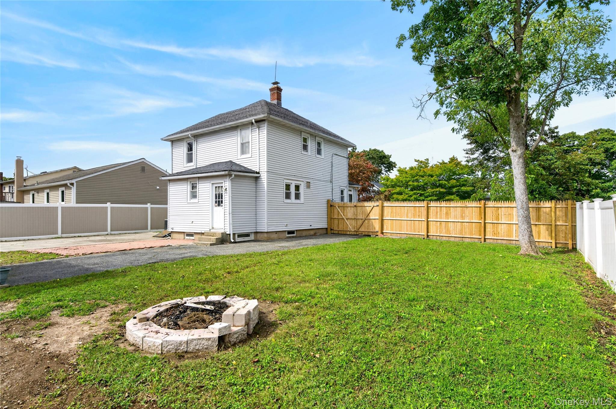 Single Family Juliet Street Suffolk County, NY 11706, MLS-1056774-22