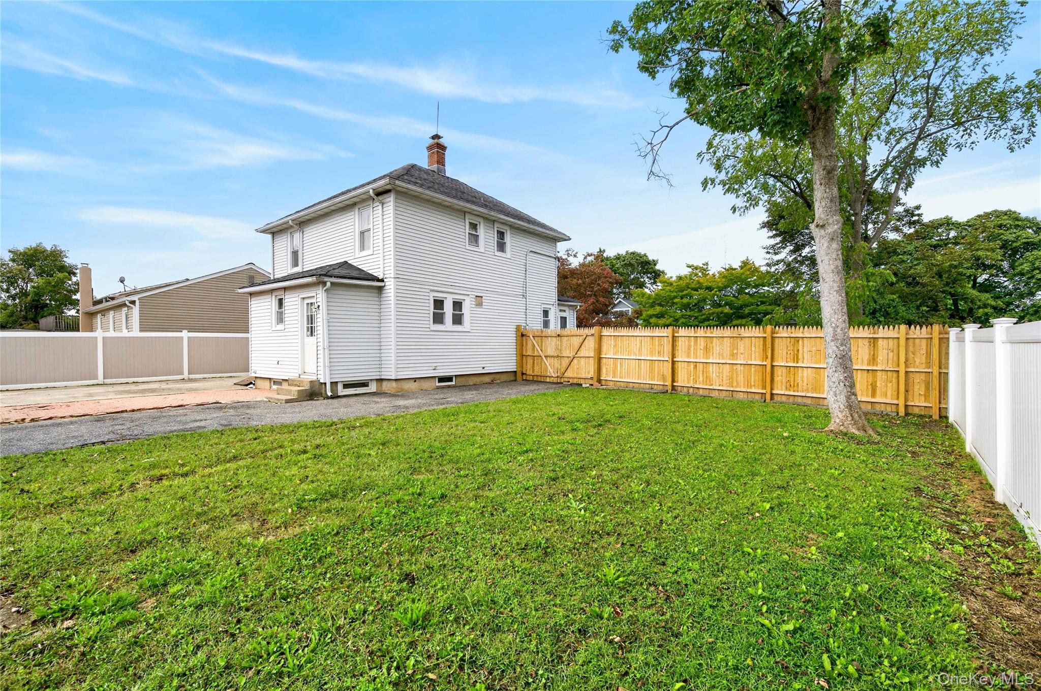Single Family Juliet Street Suffolk County, NY 11706, MLS-1056774-23