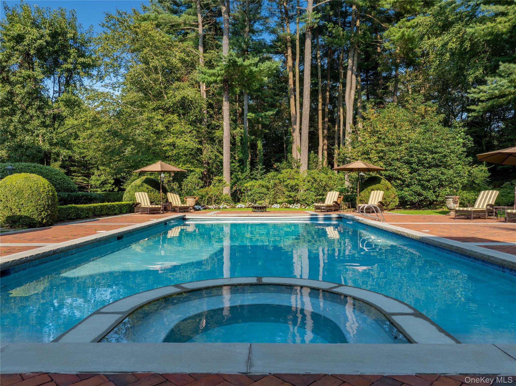 Single Family Chestnut Hill Drive Nassau County, NY 11771, MLS-1056809-39