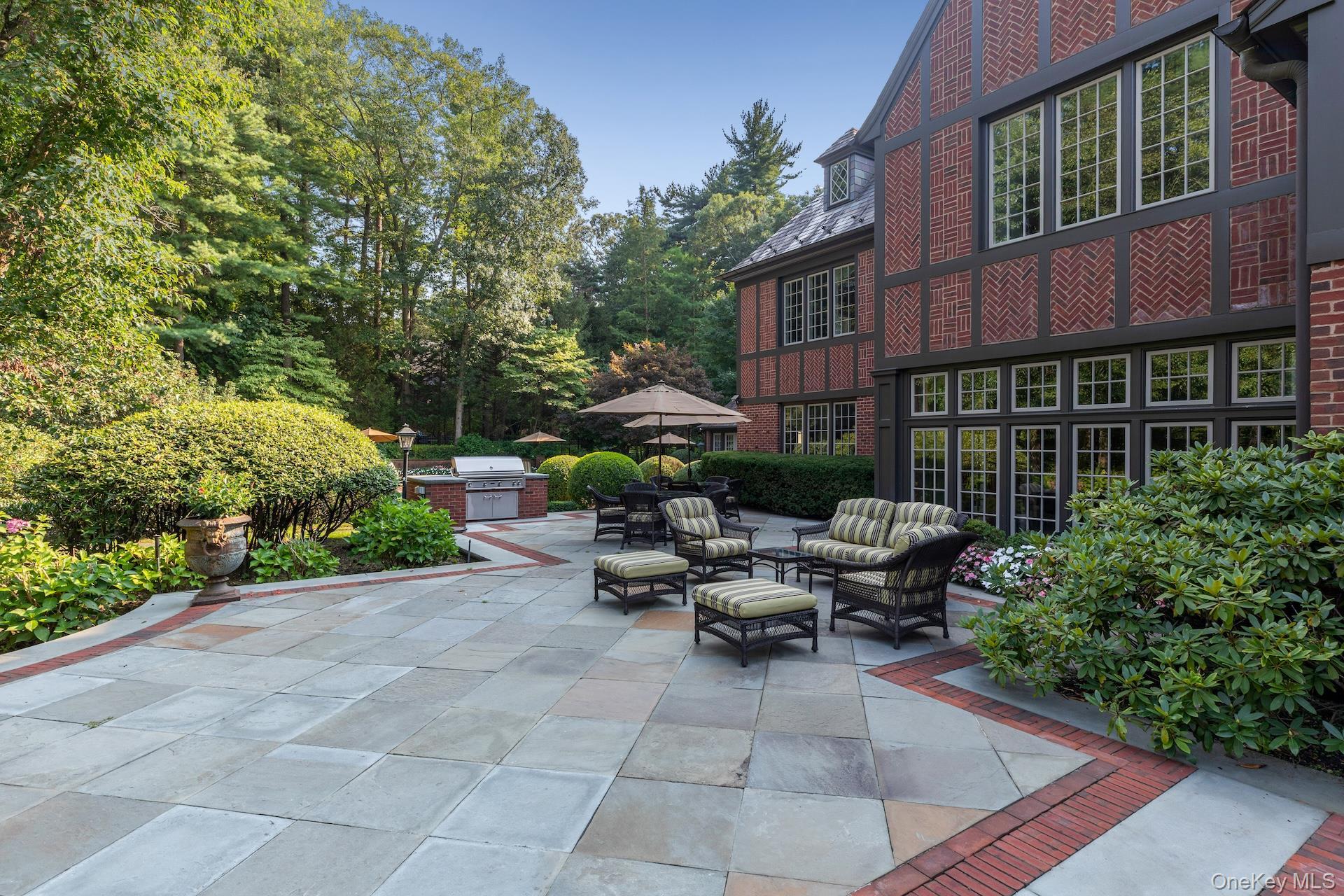 Single Family Chestnut Hill Drive Nassau County, NY 11771, MLS-1056809-45