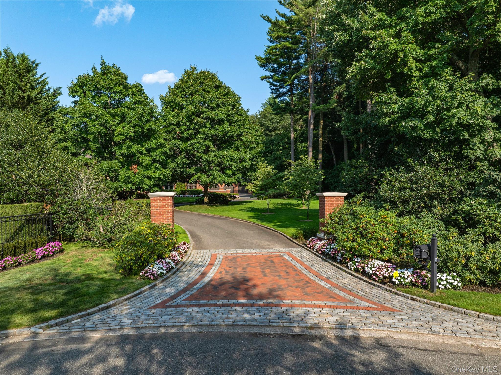 Single Family Chestnut Hill Drive Nassau County, NY 11771, MLS-1056809-47