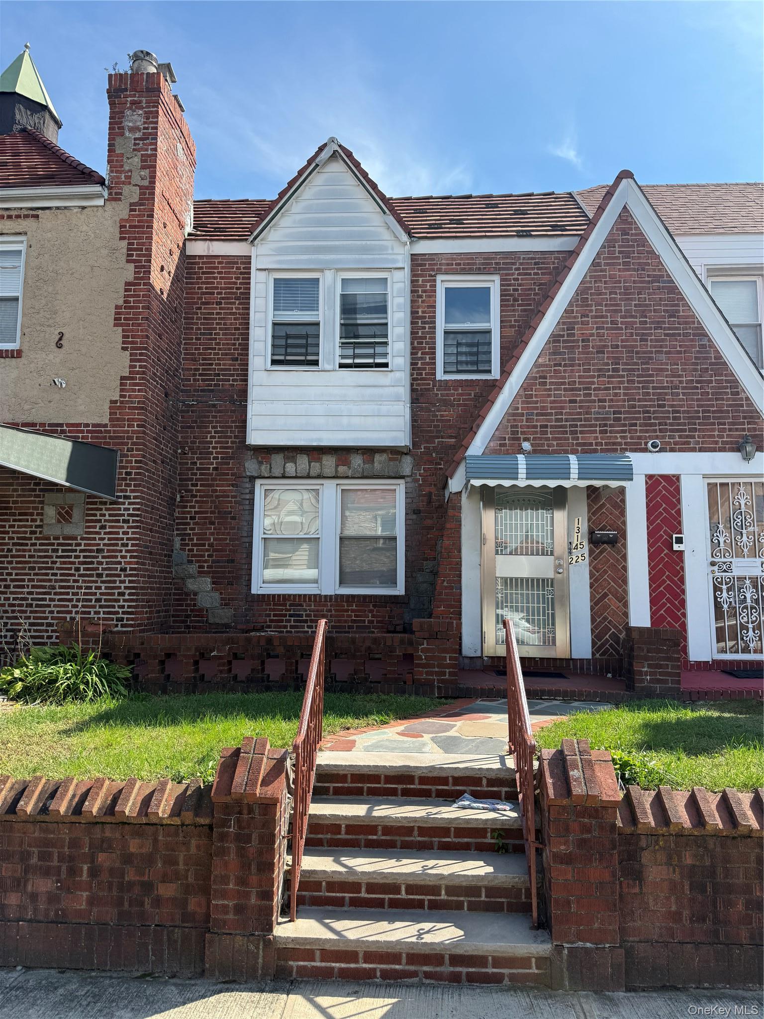 Single Family 225th Street Queens, NY 11413, MLS-1056811-2
