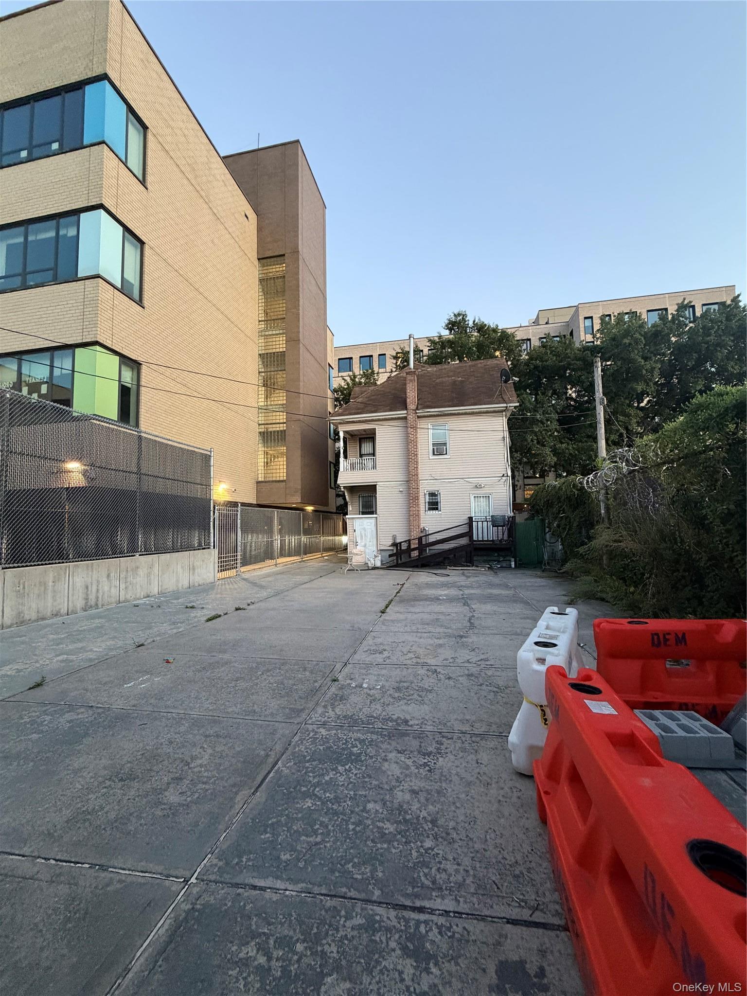 Single Family 88th Avenue  Queens, NY 11432, MLS-1056817-3
