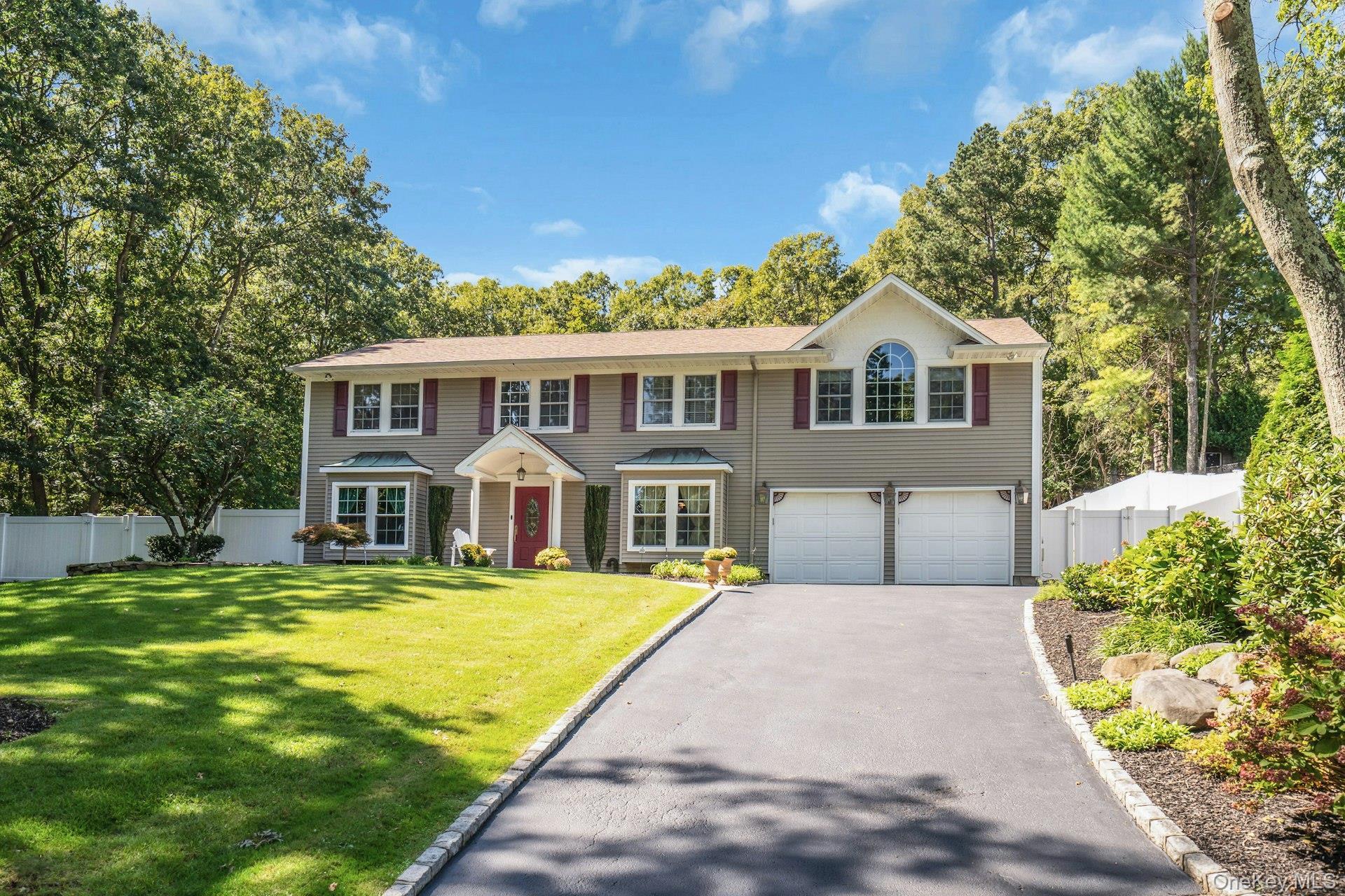 Single Family Stonehurst Lane Suffolk County, NY 11746, MLS-1056818-2