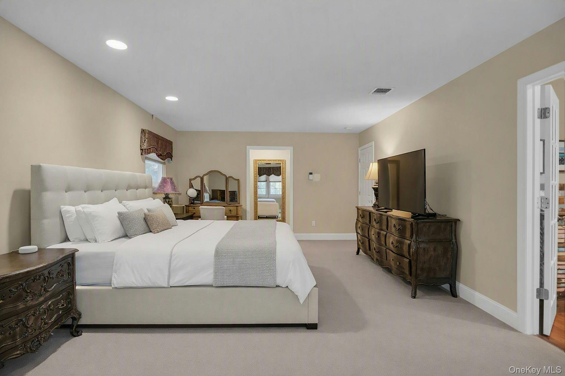 Single Family Stonehurst Lane Suffolk County, NY 11746, MLS-1056818-25