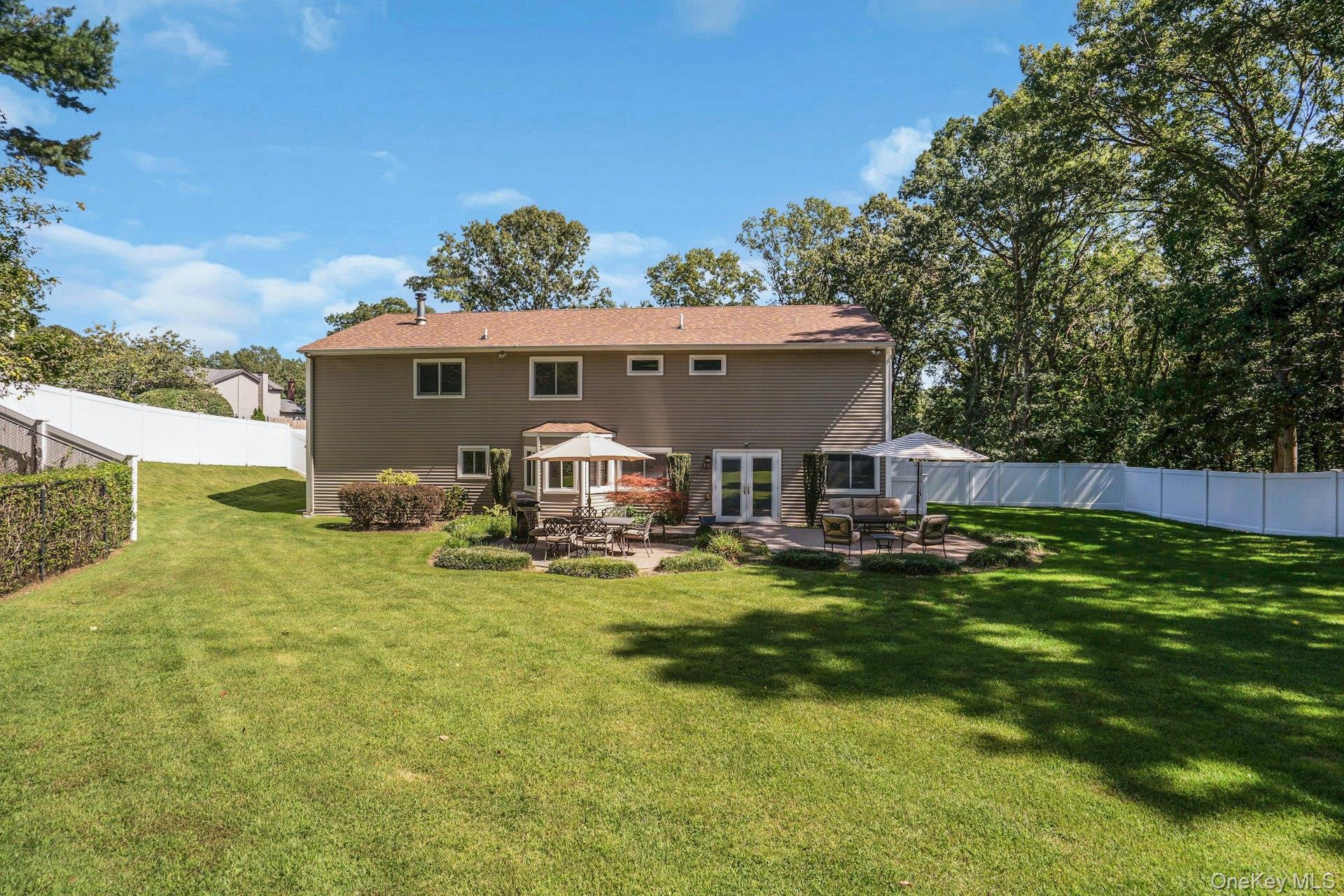 Single Family Stonehurst Lane Suffolk County, NY 11746, MLS-1056818-45