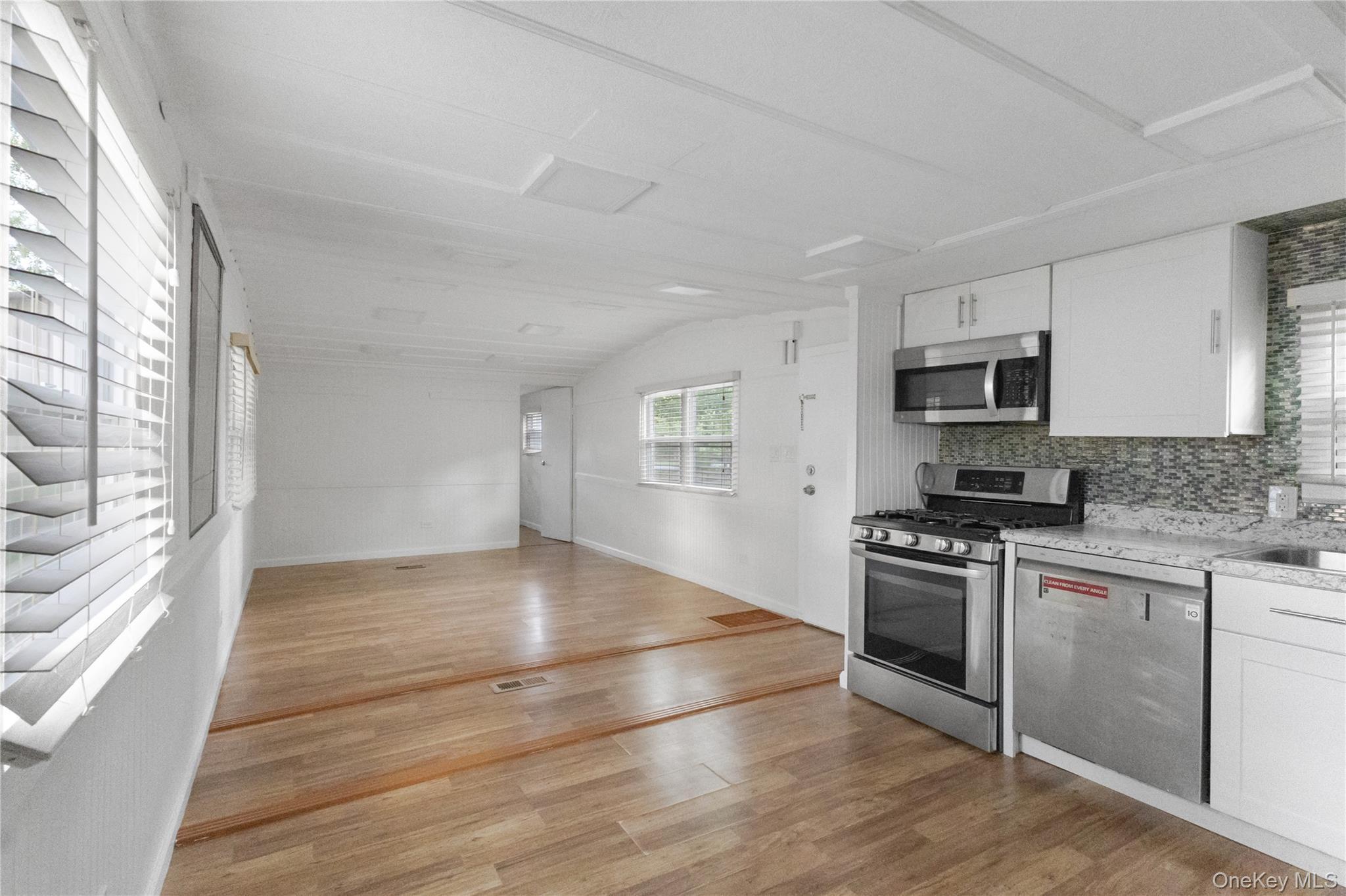 Single Family Riverleigh Avenue  Suffolk County, NY 11901, MLS-1056845-2