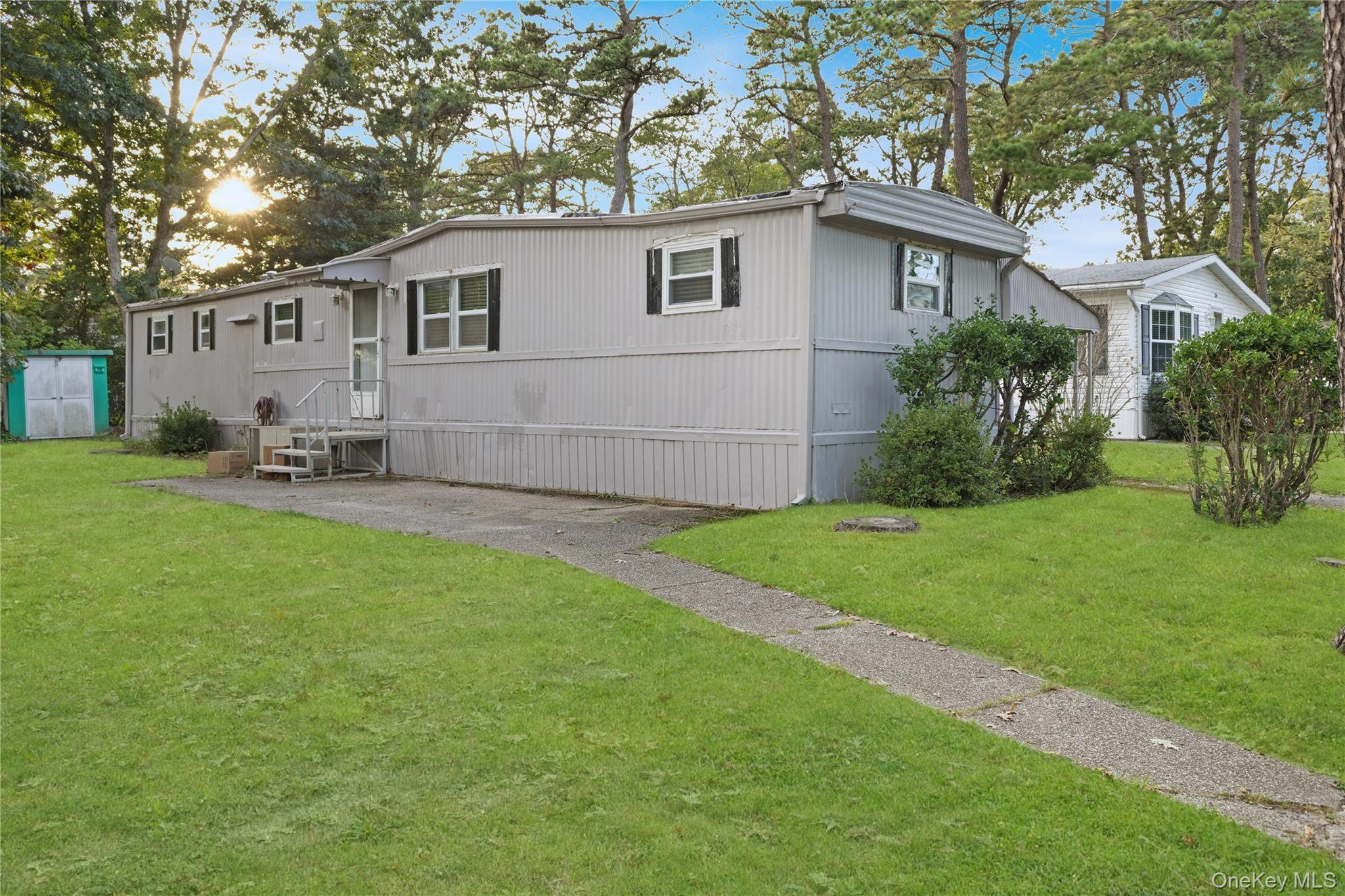 Single Family Riverleigh Avenue  Suffolk County, NY 11901, MLS-1056845-7