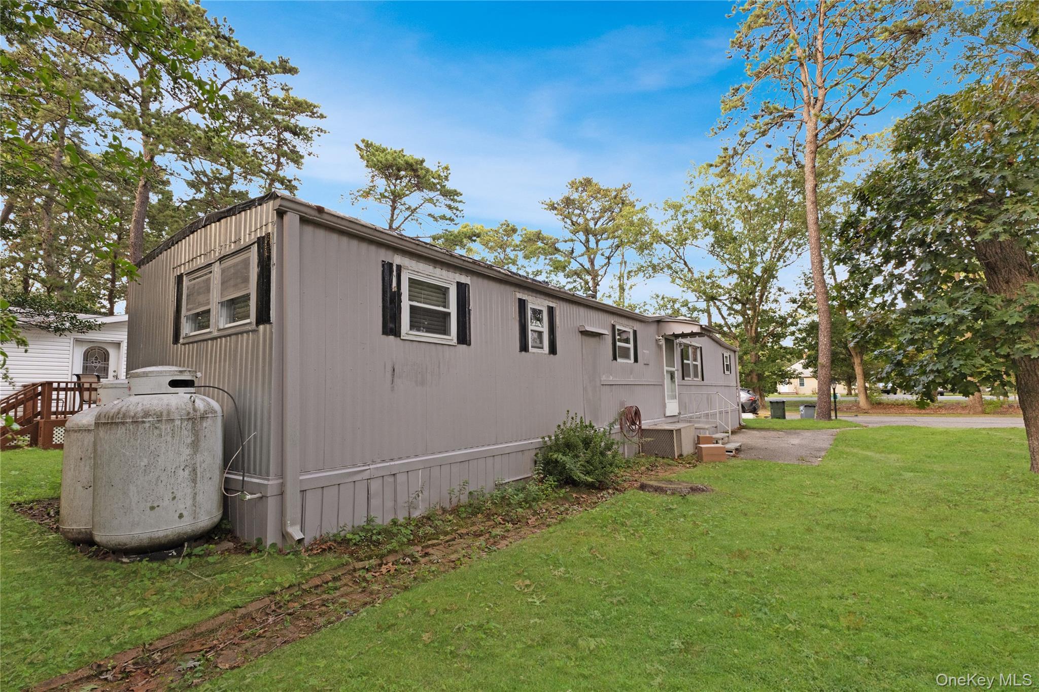 Single Family Riverleigh Avenue  Suffolk County, NY 11901, MLS-1056845-8