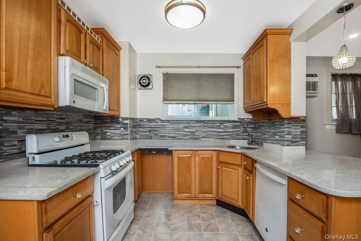 Single Family 79th Lane  Queens, NY 11385, MLS-1056933-5
