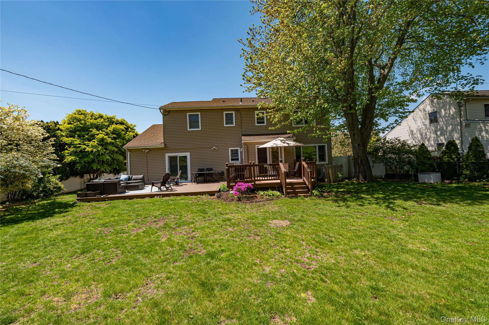 Single Family Evon Drive Sw Nassau County, NY 11791, MLS-1056960-23