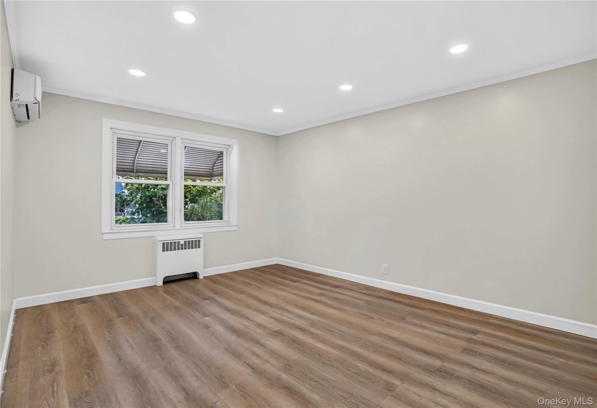 Single Family Vanderveer Street  Queens, NY 11427, MLS-1057015-10
