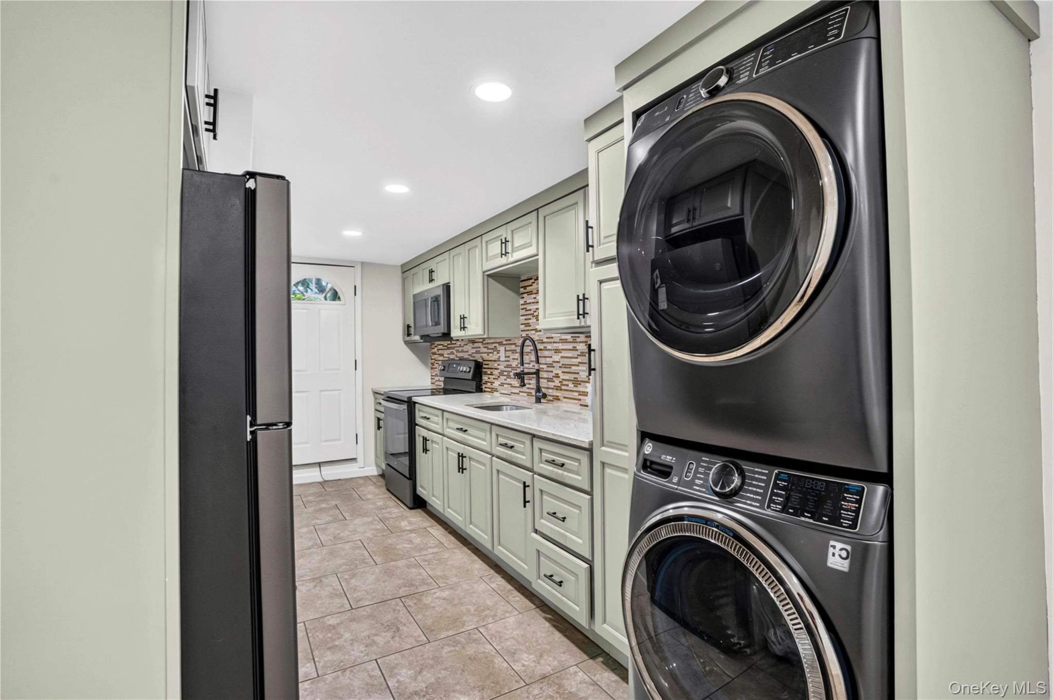 Single Family Vanderveer Street  Queens, NY 11427, MLS-1057015-12