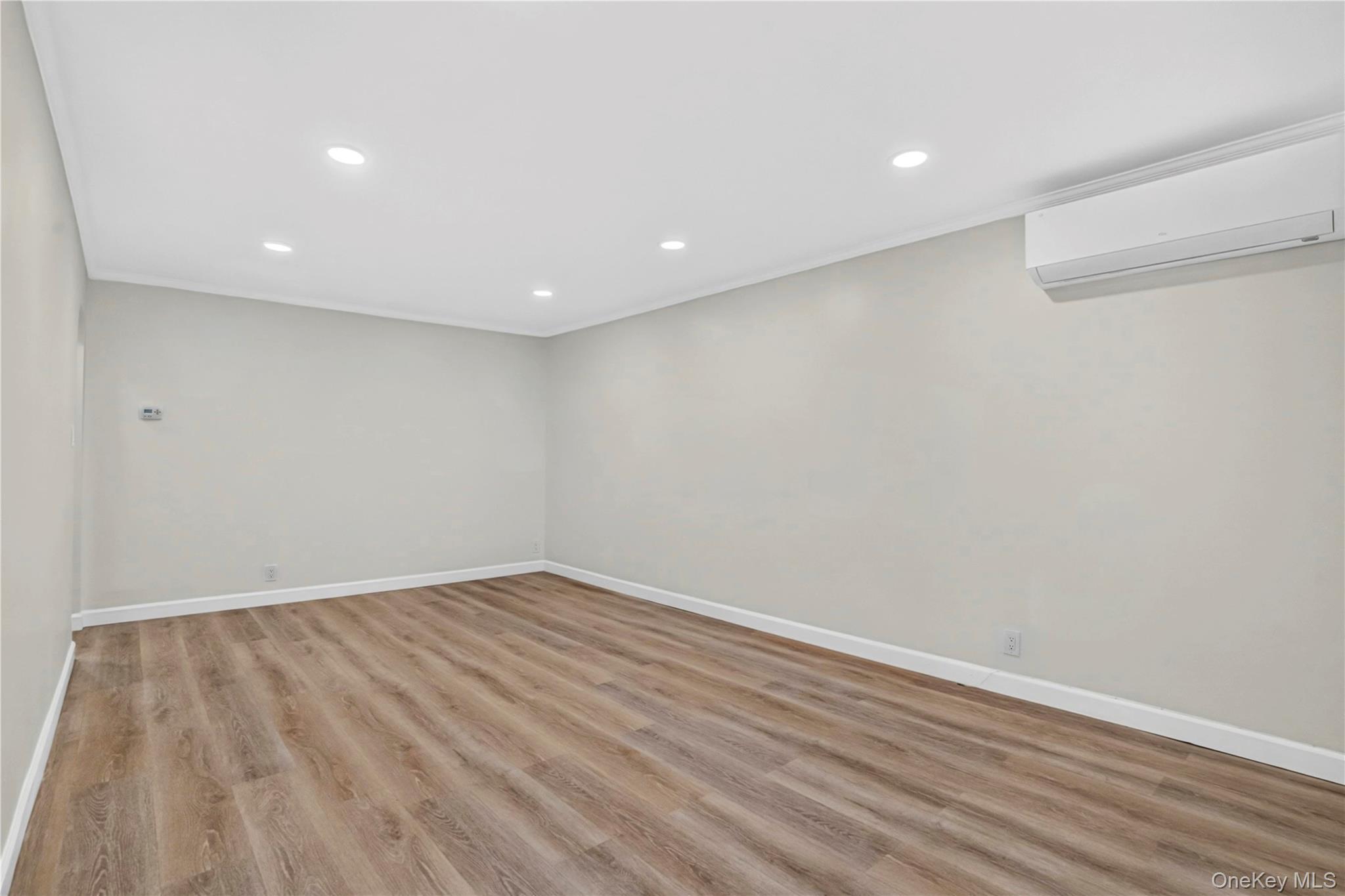 Single Family Vanderveer Street  Queens, NY 11427, MLS-1057015-4