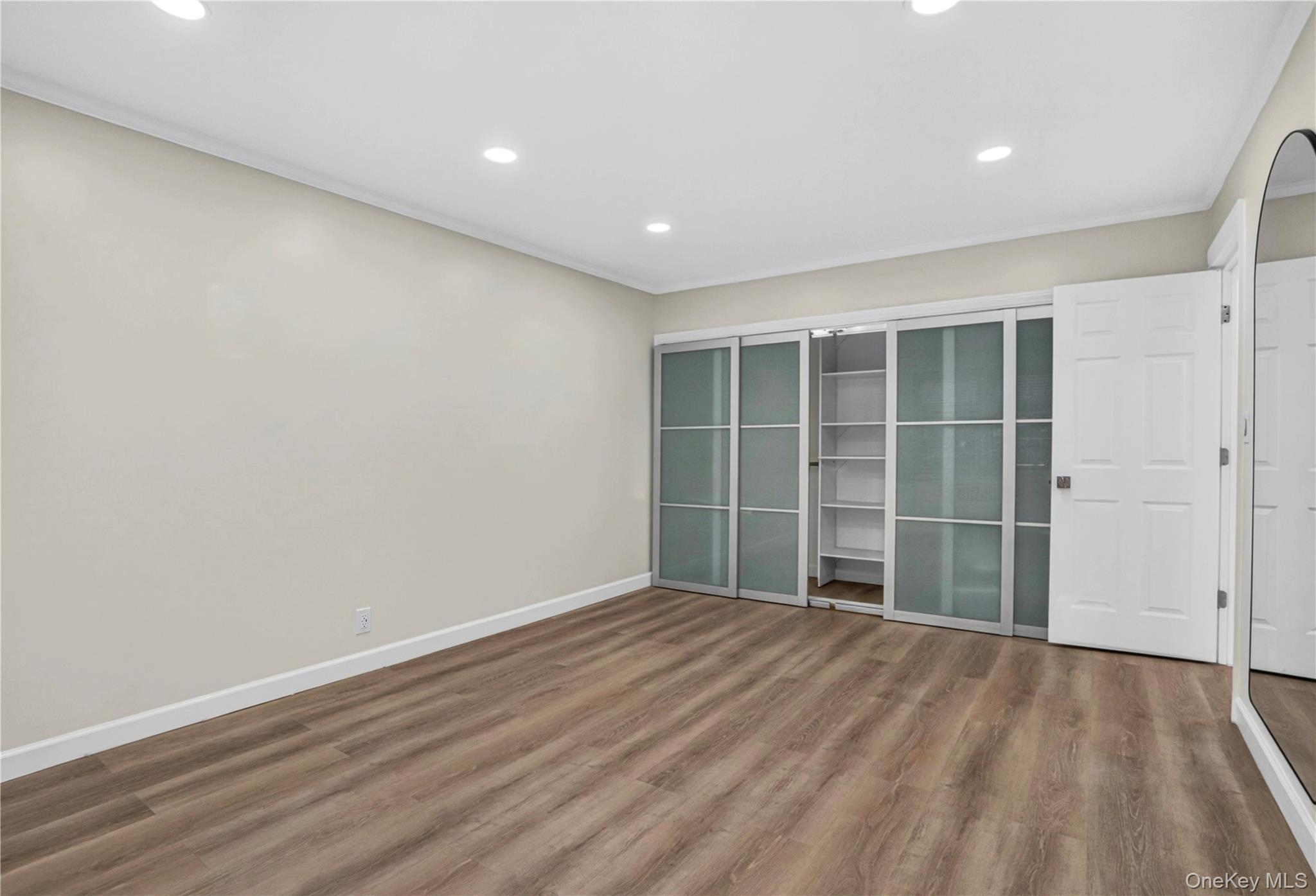 Single Family Vanderveer Street  Queens, NY 11427, MLS-1057015-5
