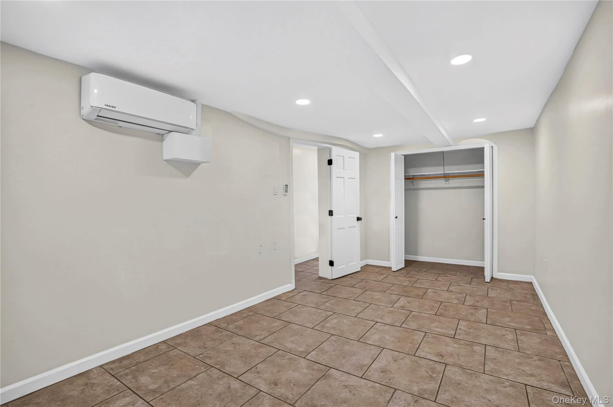Single Family Vanderveer Street  Queens, NY 11427, MLS-1057015-7