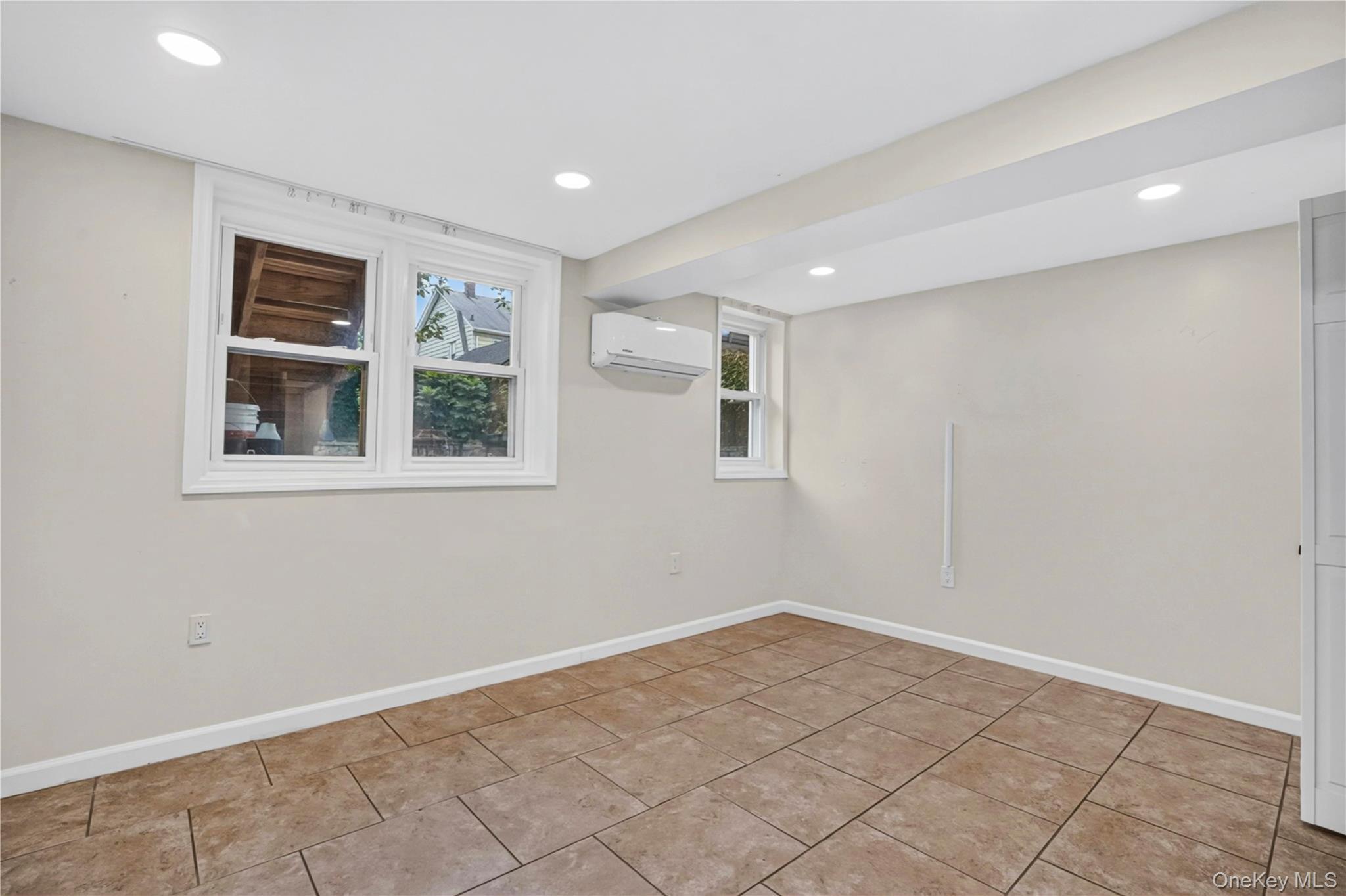 Single Family Vanderveer Street  Queens, NY 11427, MLS-1057015-8