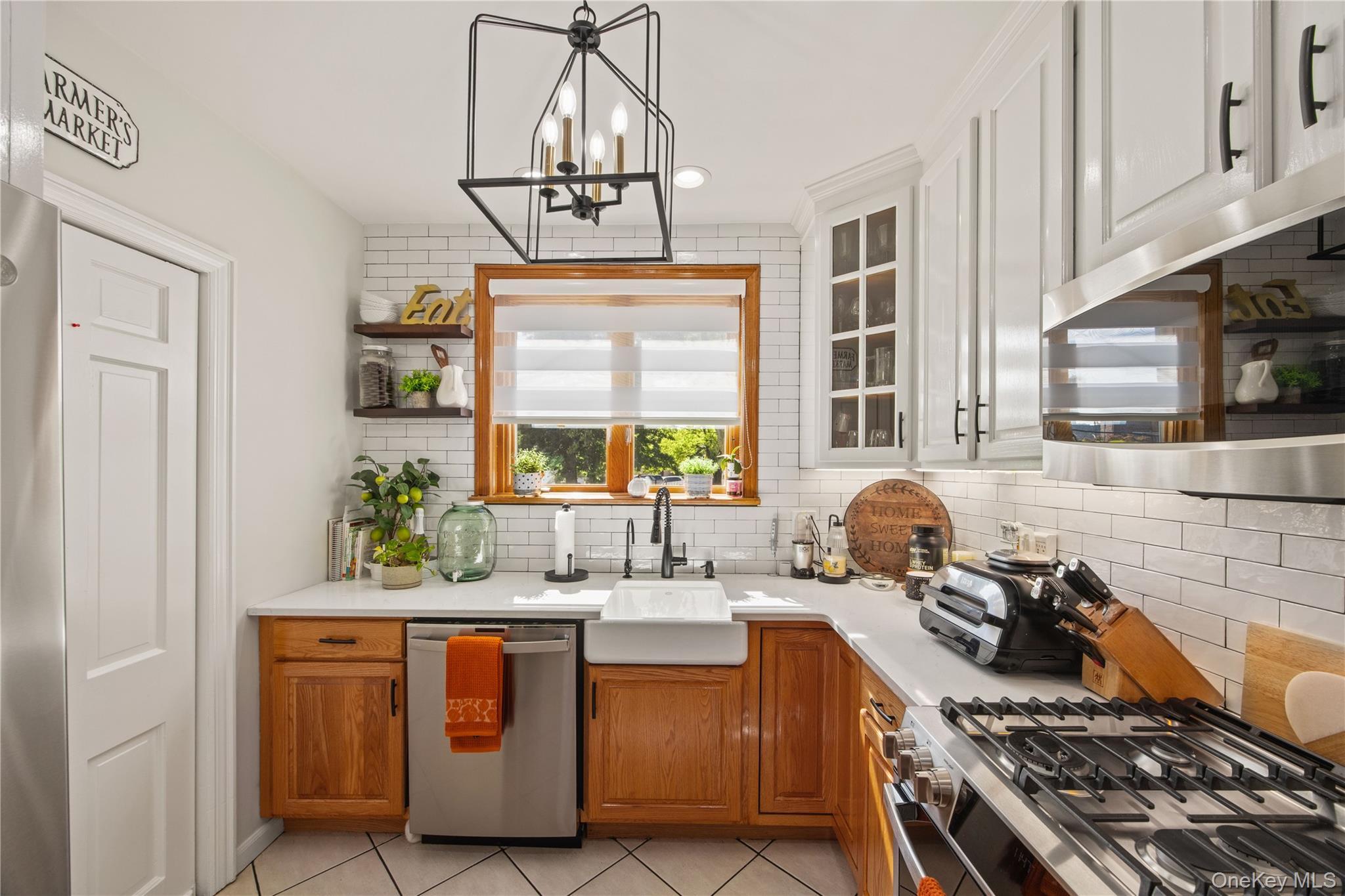 Single Family Van Hoesen Avenue Bronx, NY 10461, MLS-1057036-10