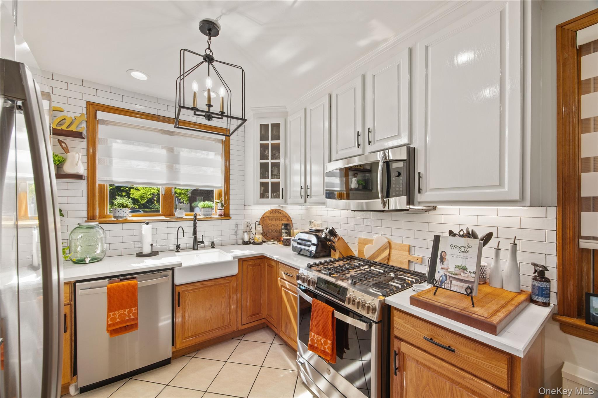 Single Family Van Hoesen Avenue Bronx, NY 10461, MLS-1057036-11