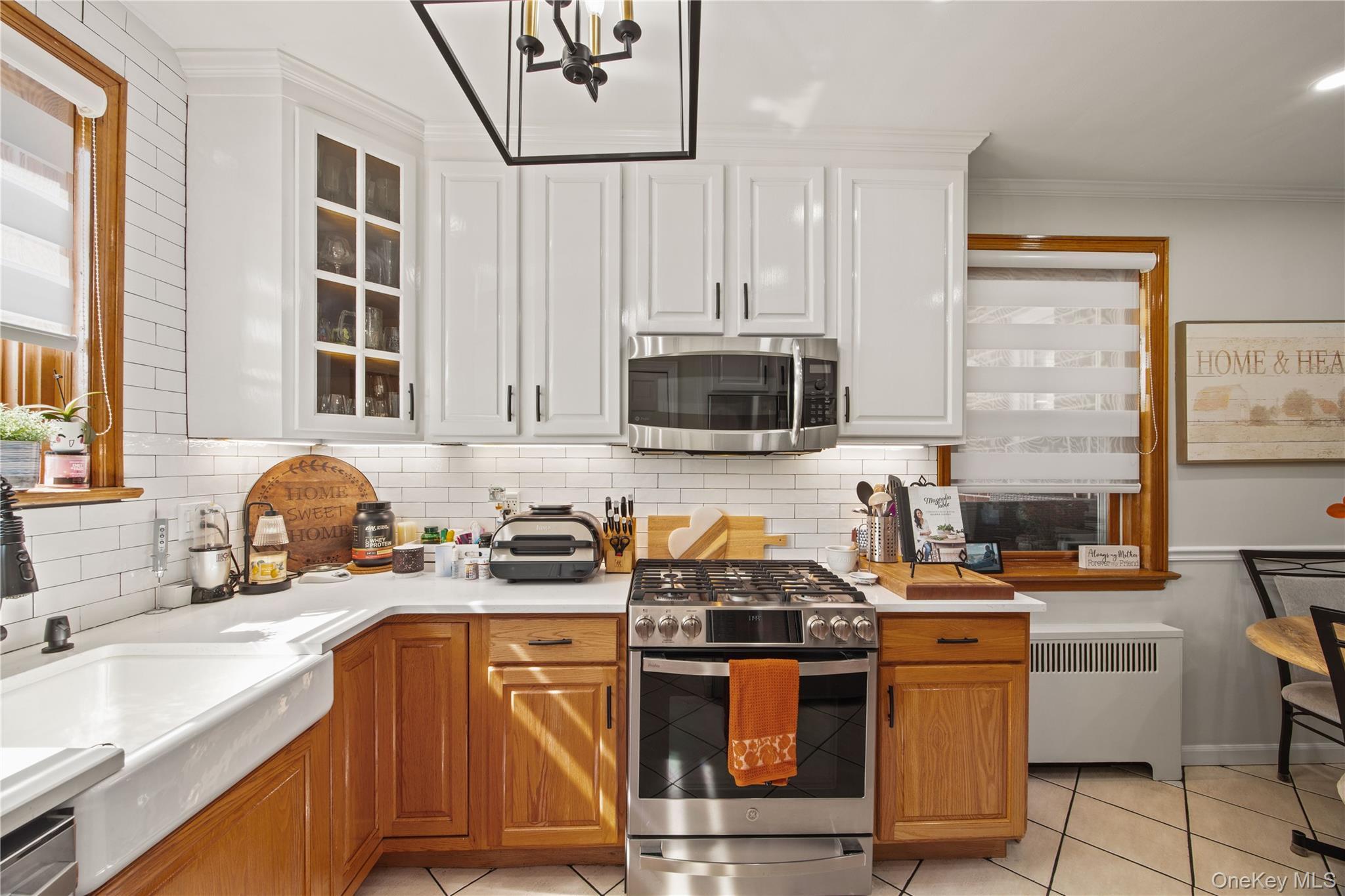 Single Family Van Hoesen Avenue Bronx, NY 10461, MLS-1057036-12