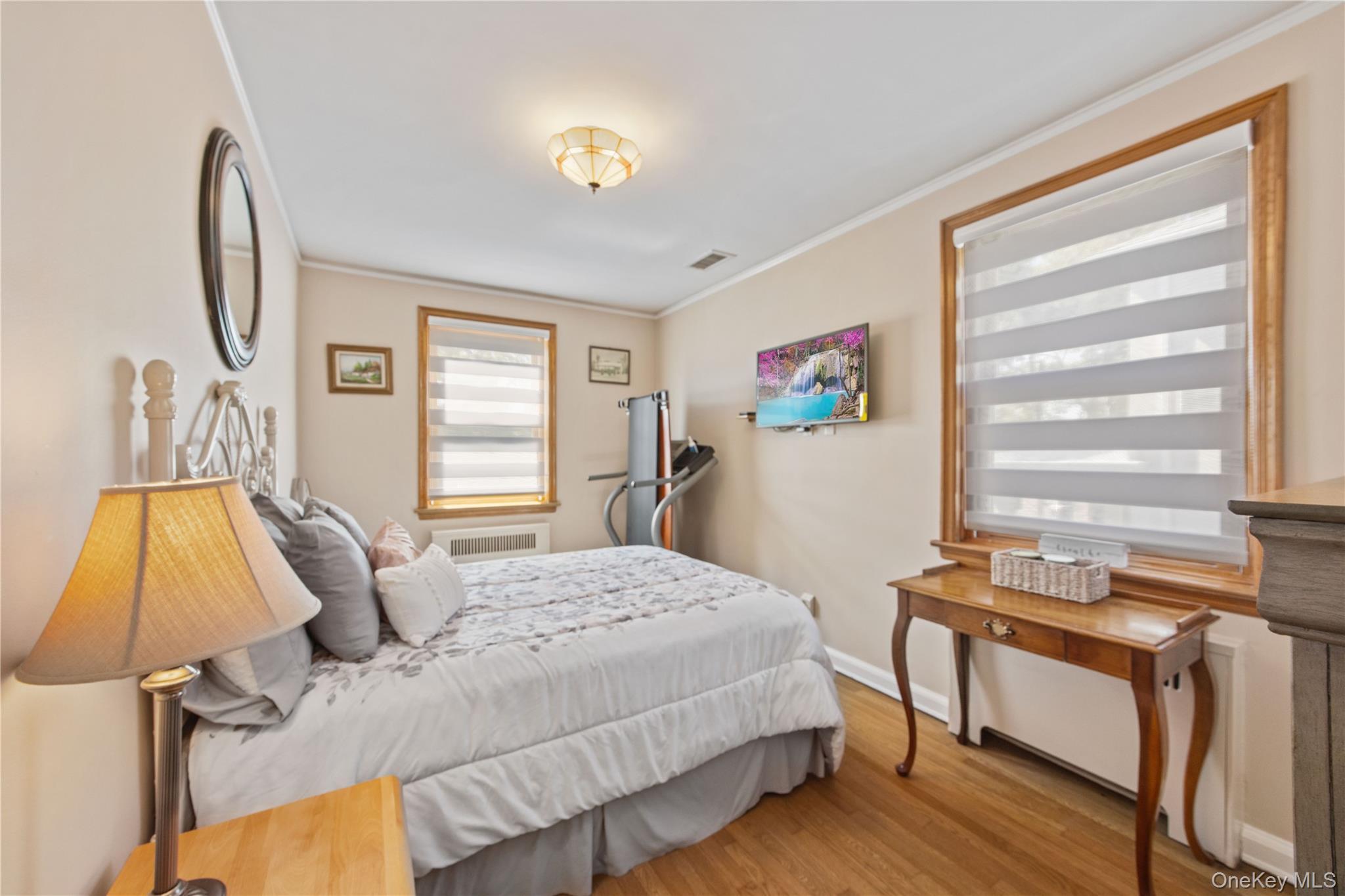 Single Family Van Hoesen Avenue Bronx, NY 10461, MLS-1057036-17