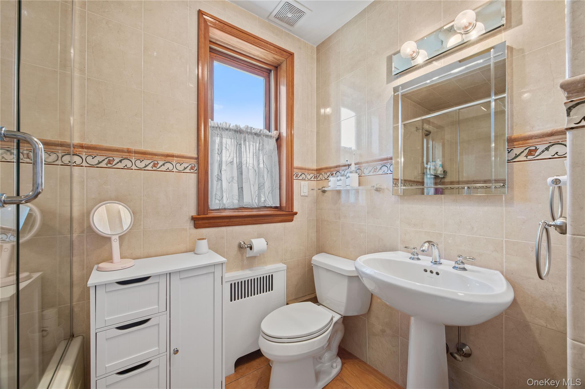 Single Family Van Hoesen Avenue Bronx, NY 10461, MLS-1057036-21
