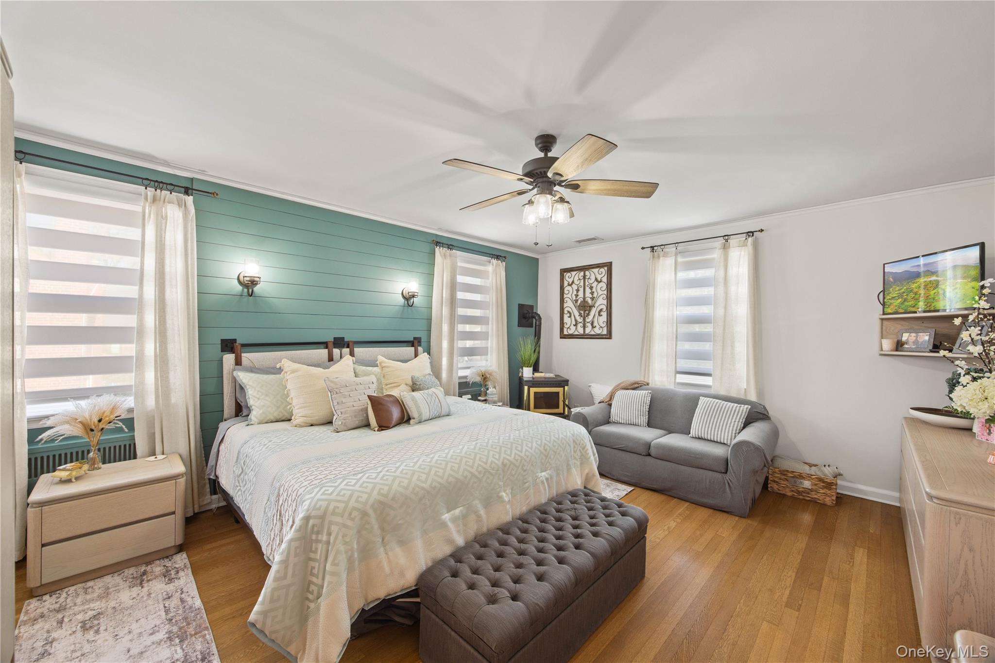 Single Family Van Hoesen Avenue Bronx, NY 10461, MLS-1057036-24