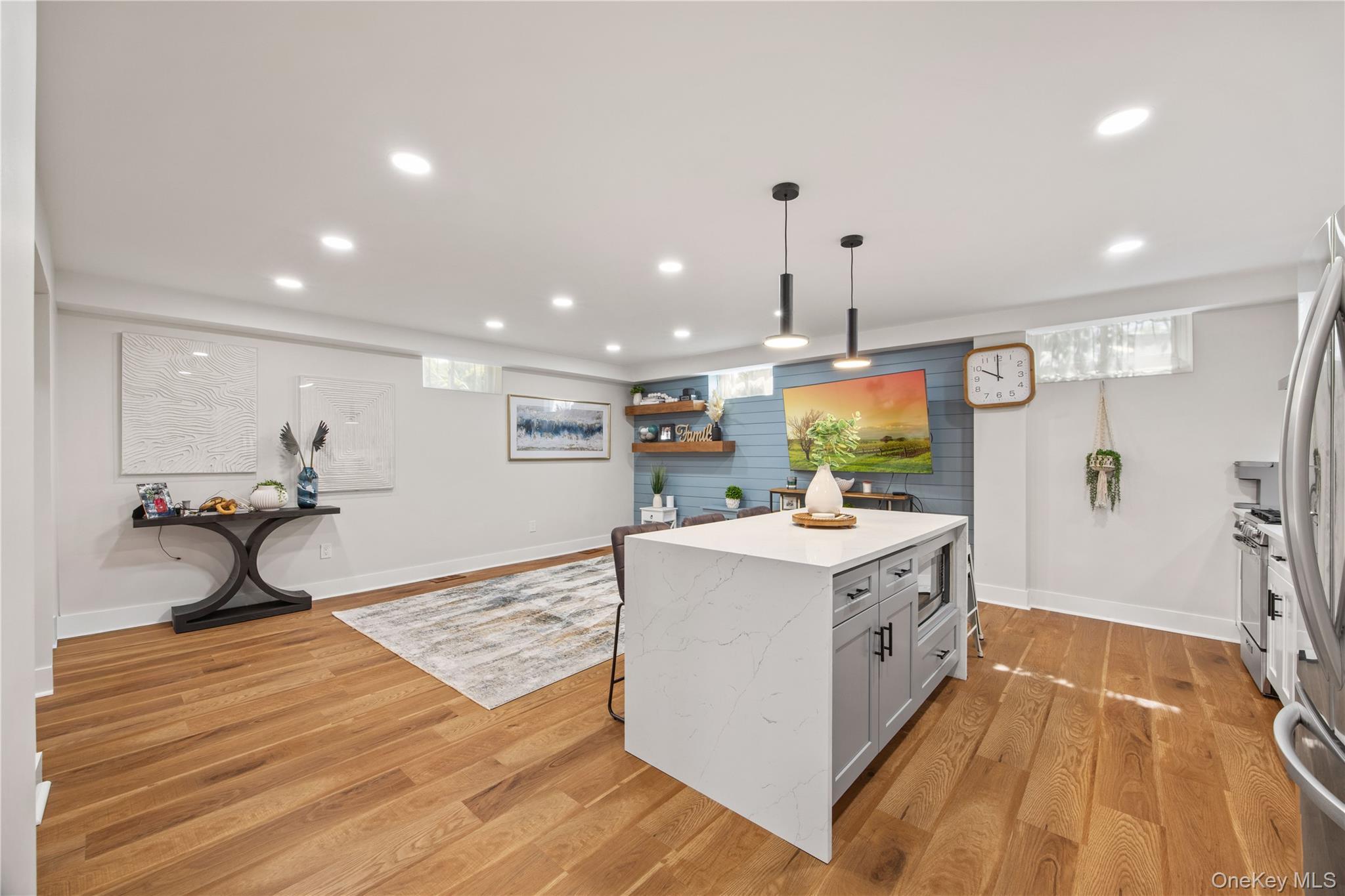 Single Family Van Hoesen Avenue Bronx, NY 10461, MLS-1057036-28