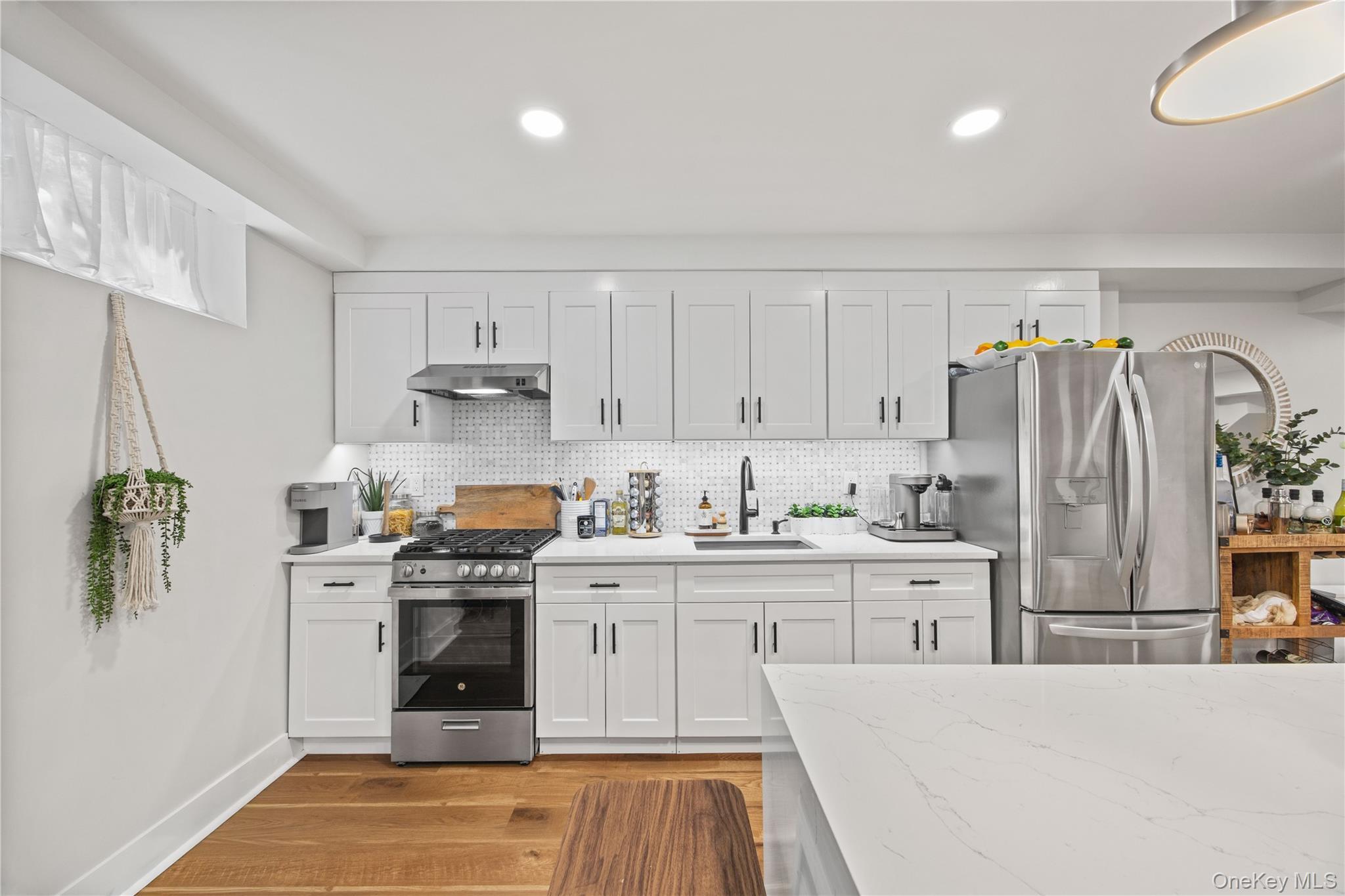 Single Family Van Hoesen Avenue Bronx, NY 10461, MLS-1057036-30