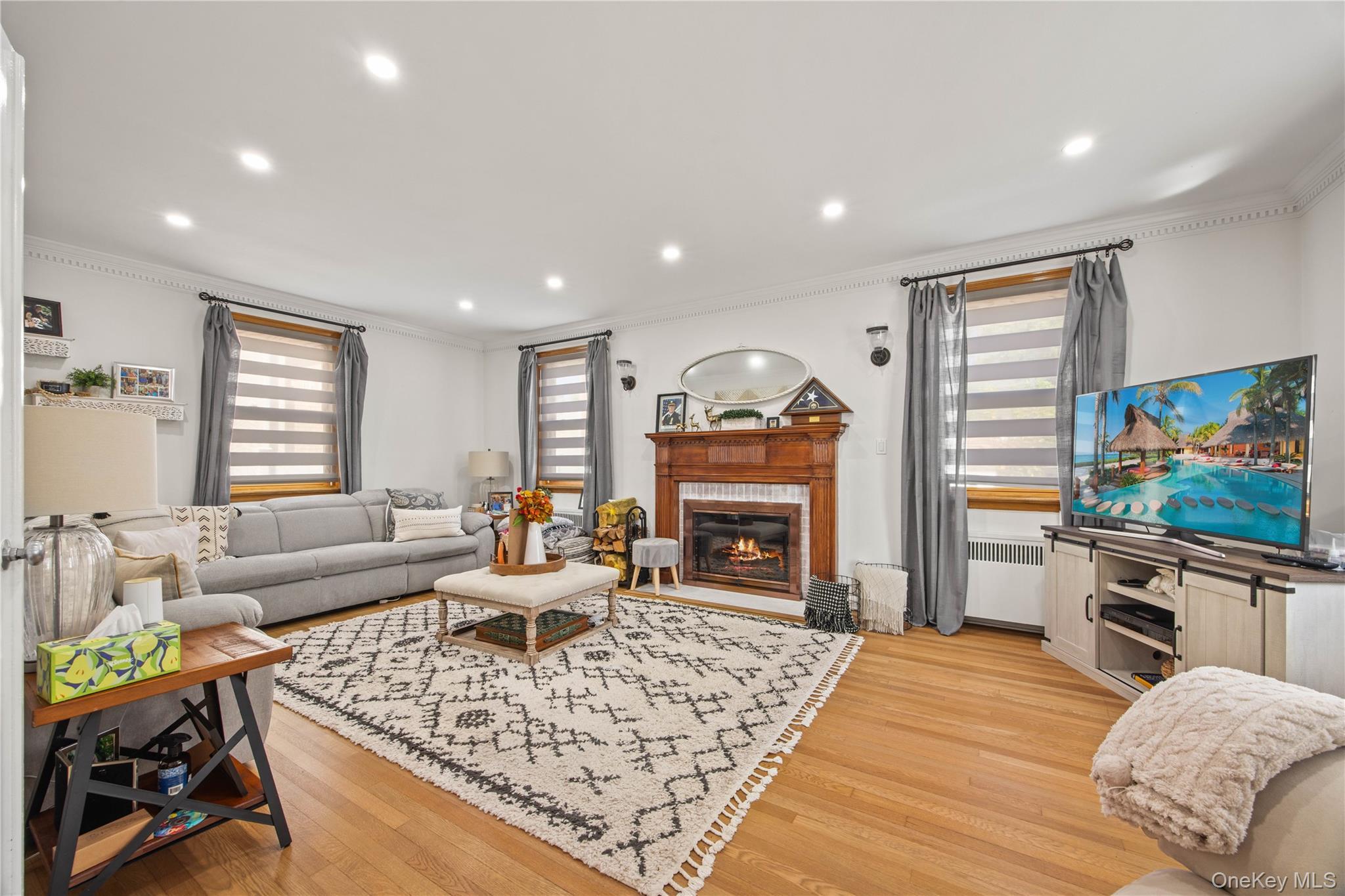 Single Family Van Hoesen Avenue Bronx, NY 10461, MLS-1057036-4