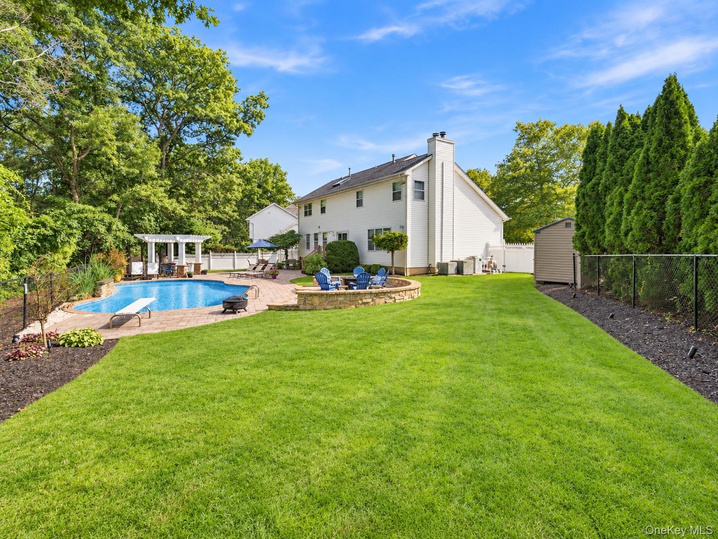 Single Family Aspatuck Court Suffolk County, NY 11725, MLS-1057059-38