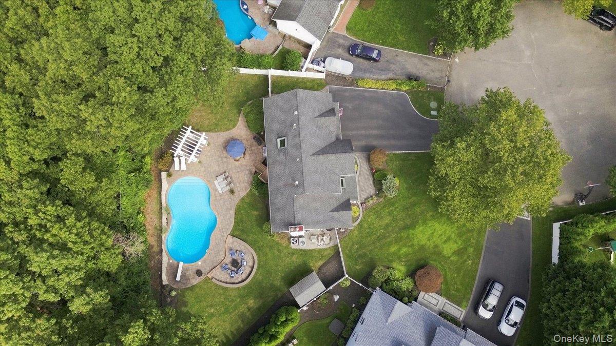 Single Family Aspatuck Court Suffolk County, NY 11725, MLS-1057059-39