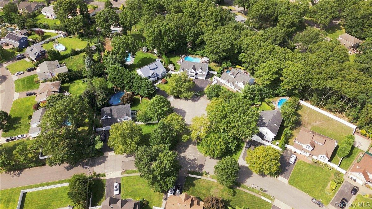 Single Family Aspatuck Court Suffolk County, NY 11725, MLS-1057059-40