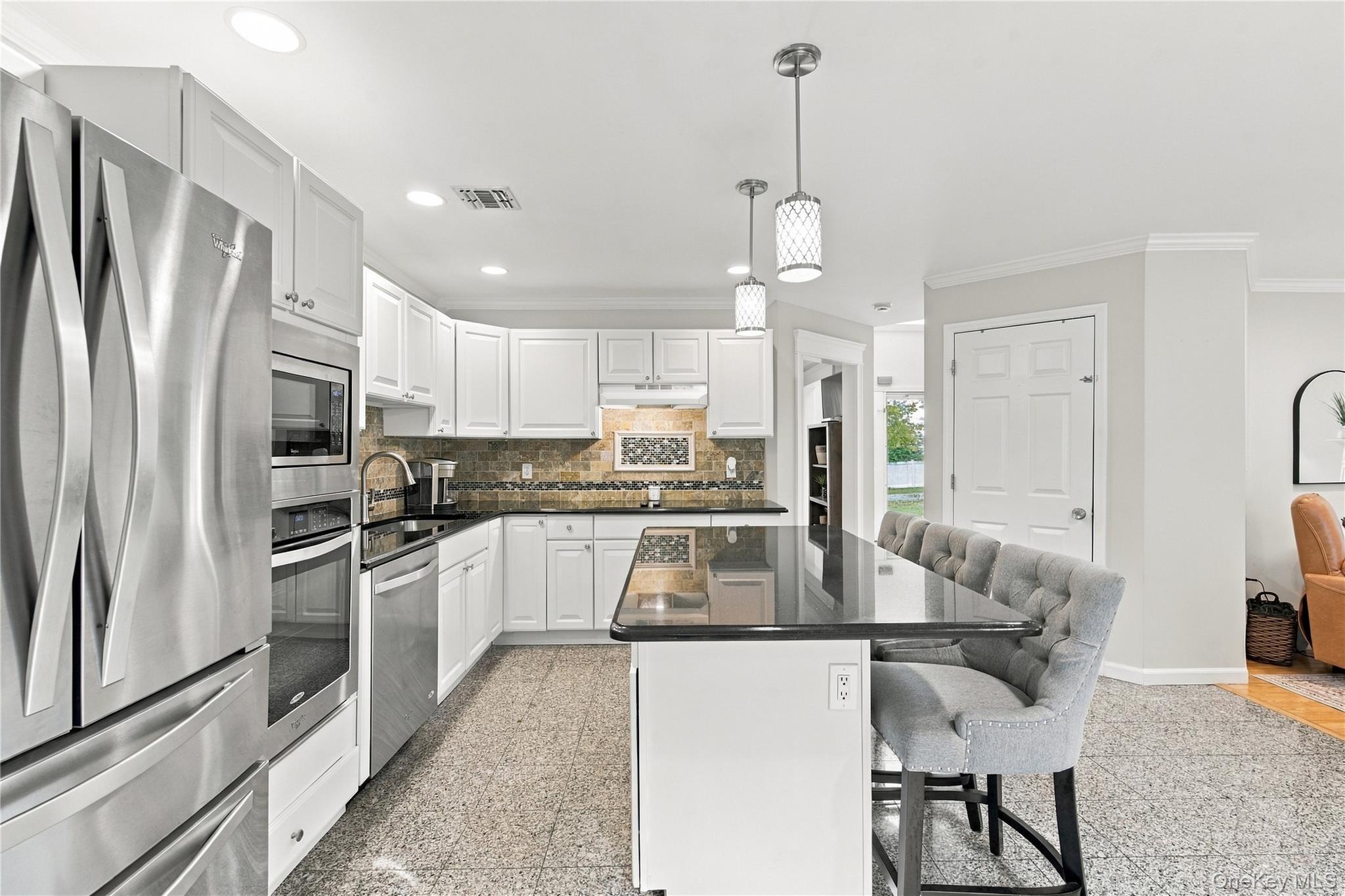 Single Family Aspatuck Court Suffolk County, NY 11725, MLS-1057059-9