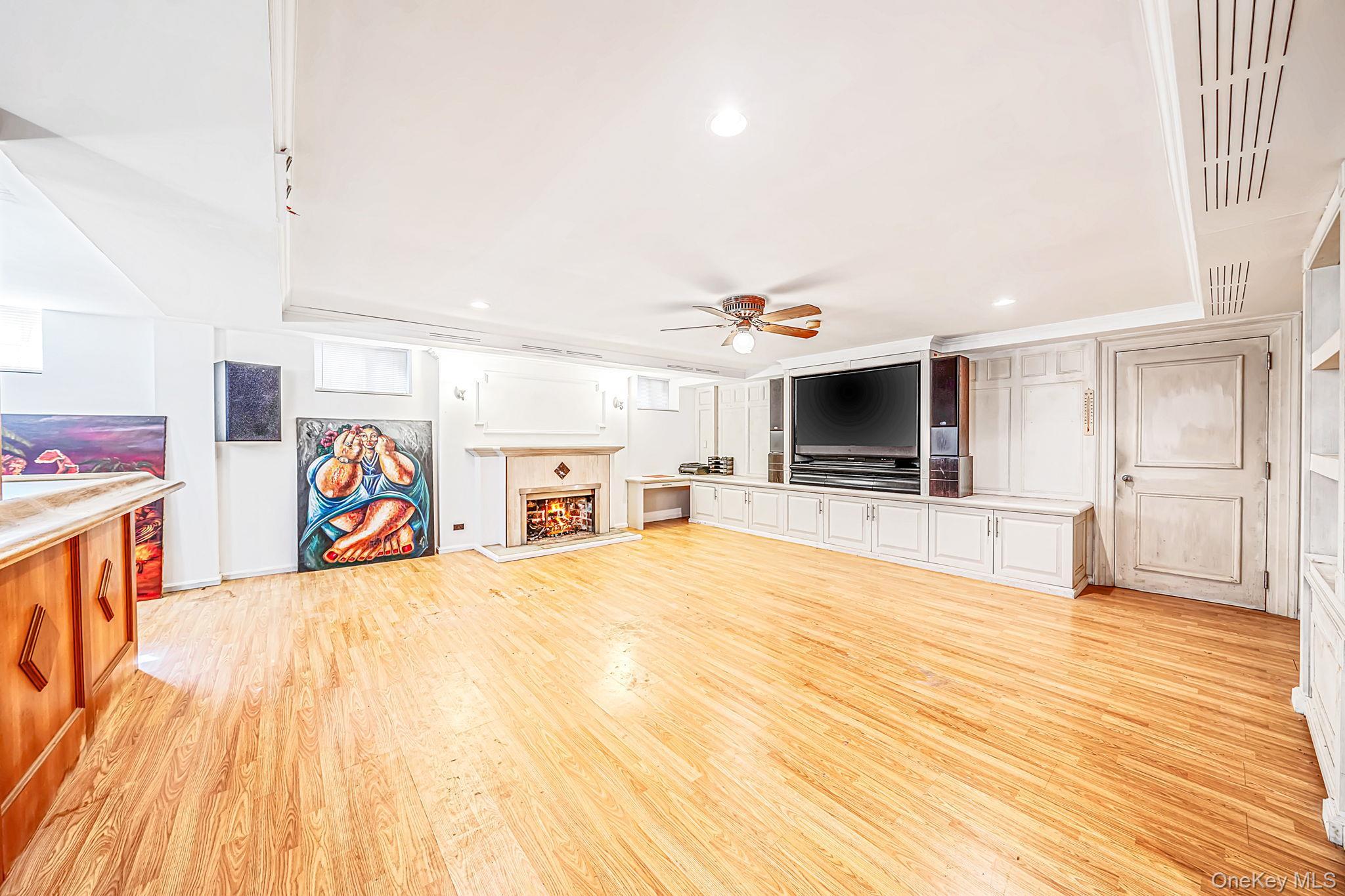Single Family 76th Street  Queens, NY 11372, MLS-1057107-38