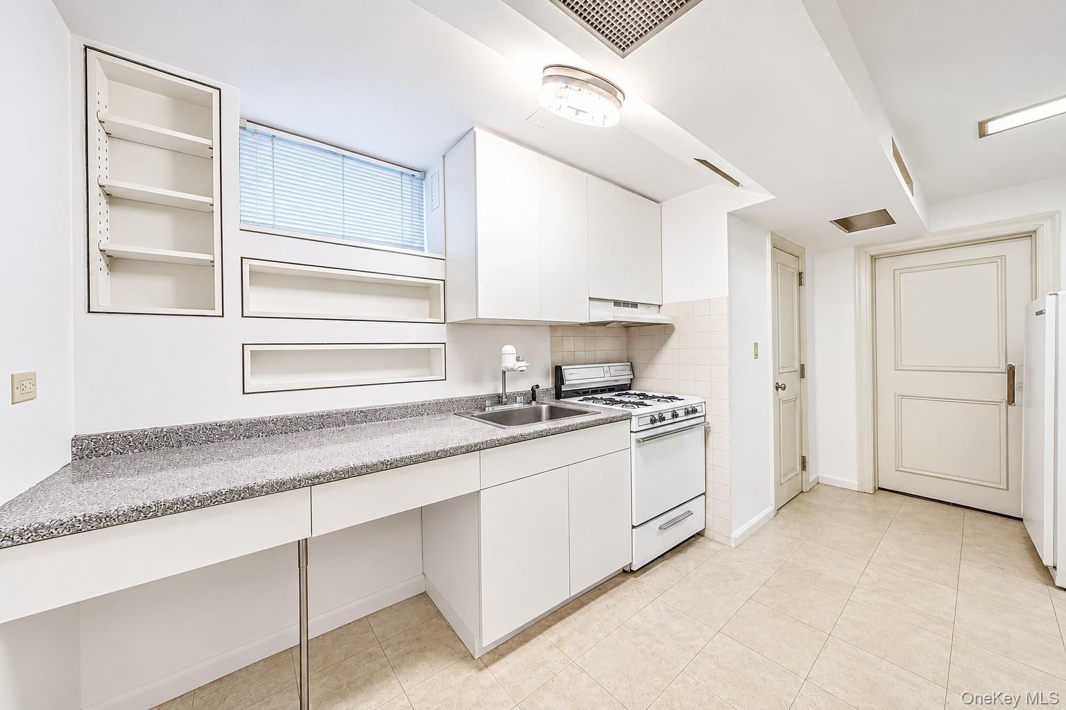 Single Family 76th Street  Queens, NY 11372, MLS-1057107-41