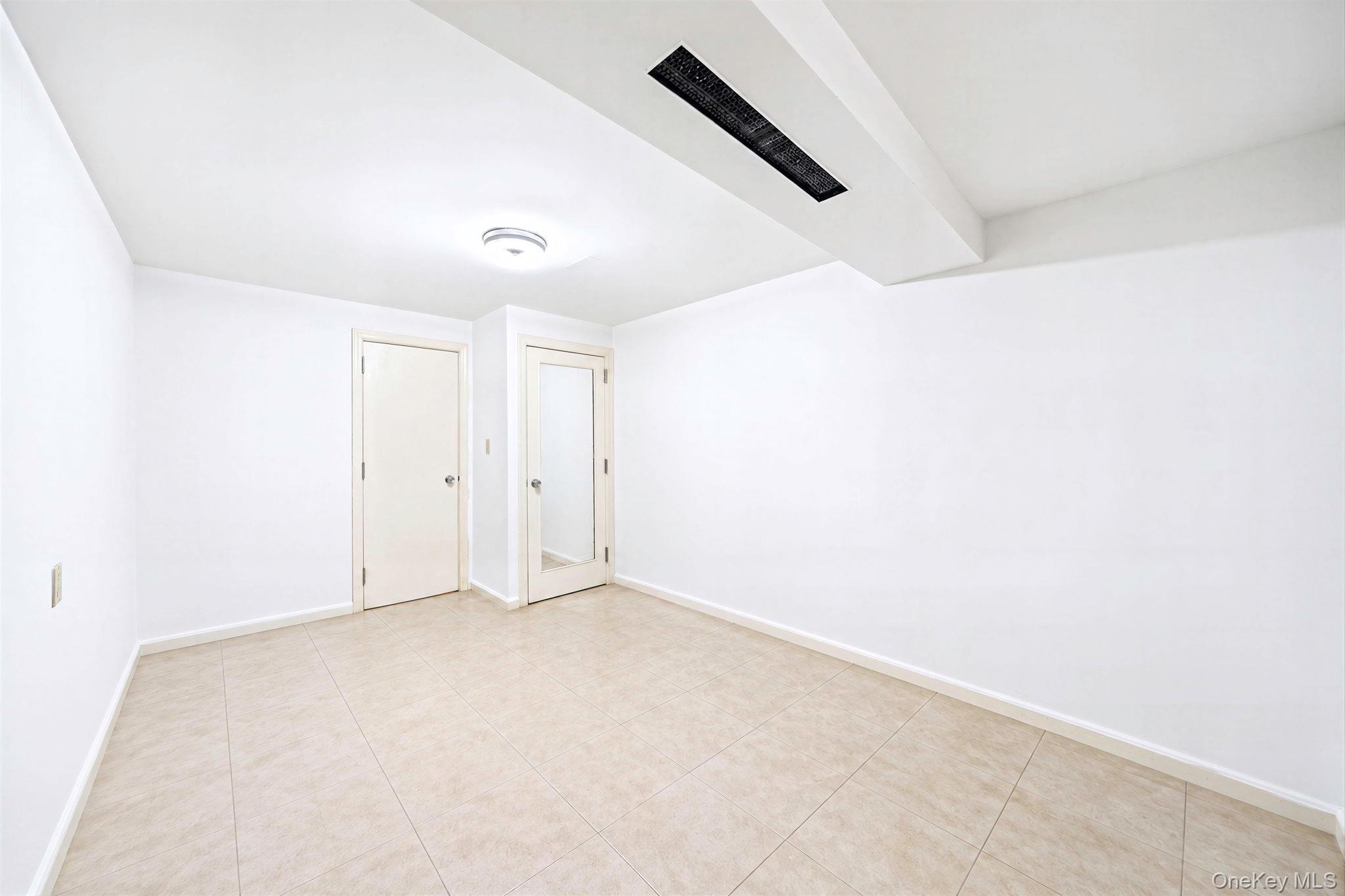 Single Family 76th Street  Queens, NY 11372, MLS-1057107-43