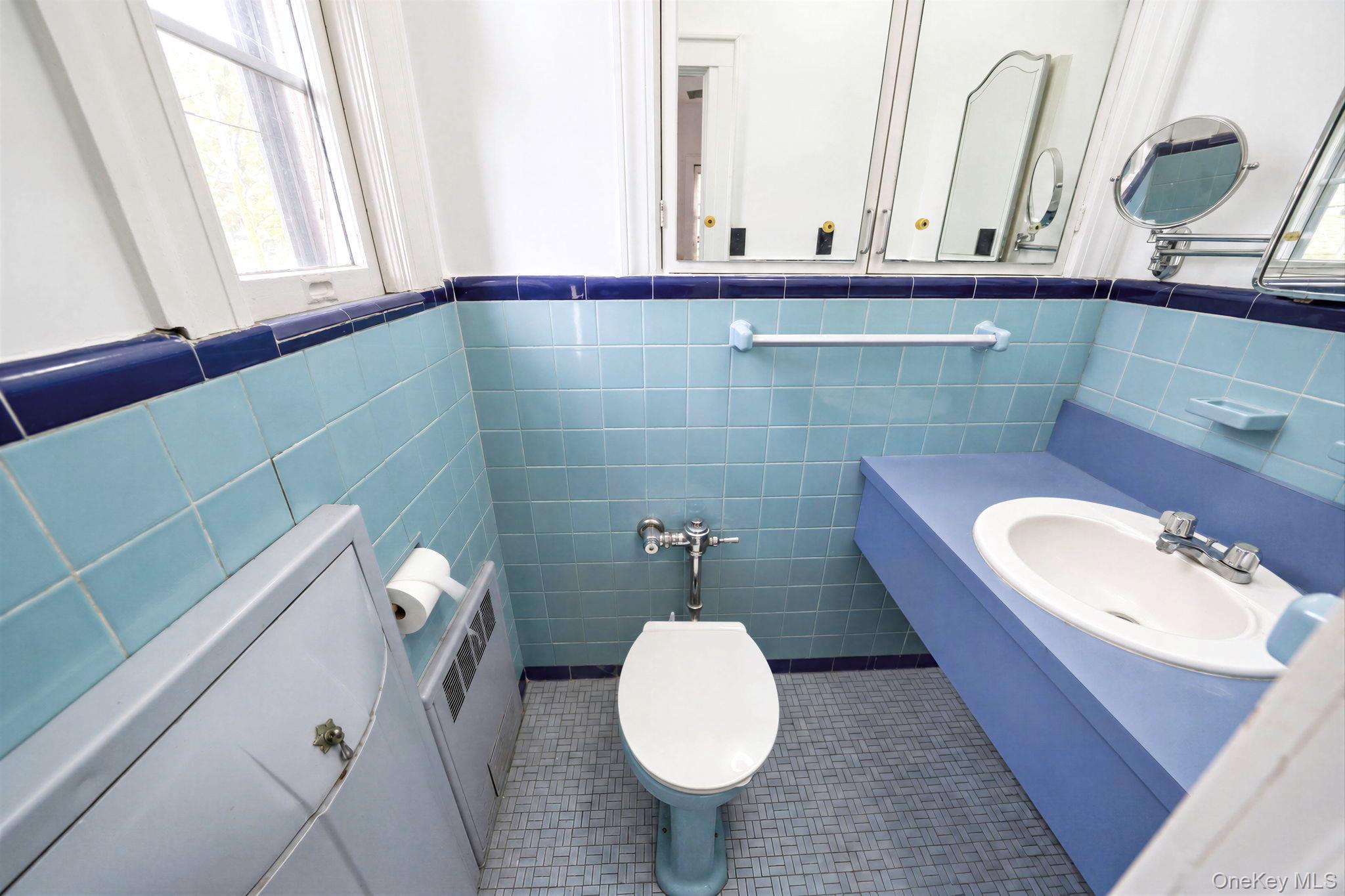 Single Family 76th Street  Queens, NY 11372, MLS-1057107-44