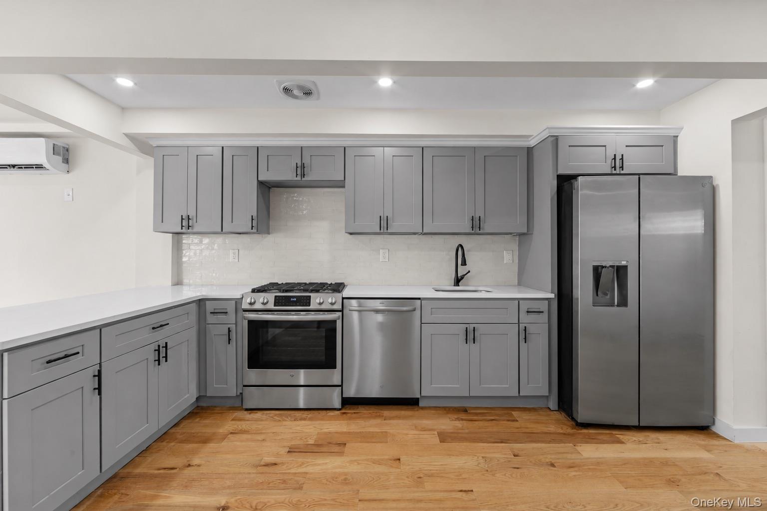 Single Family Osborn Street  Brooklyn, NY 11212, MLS-1057113-6