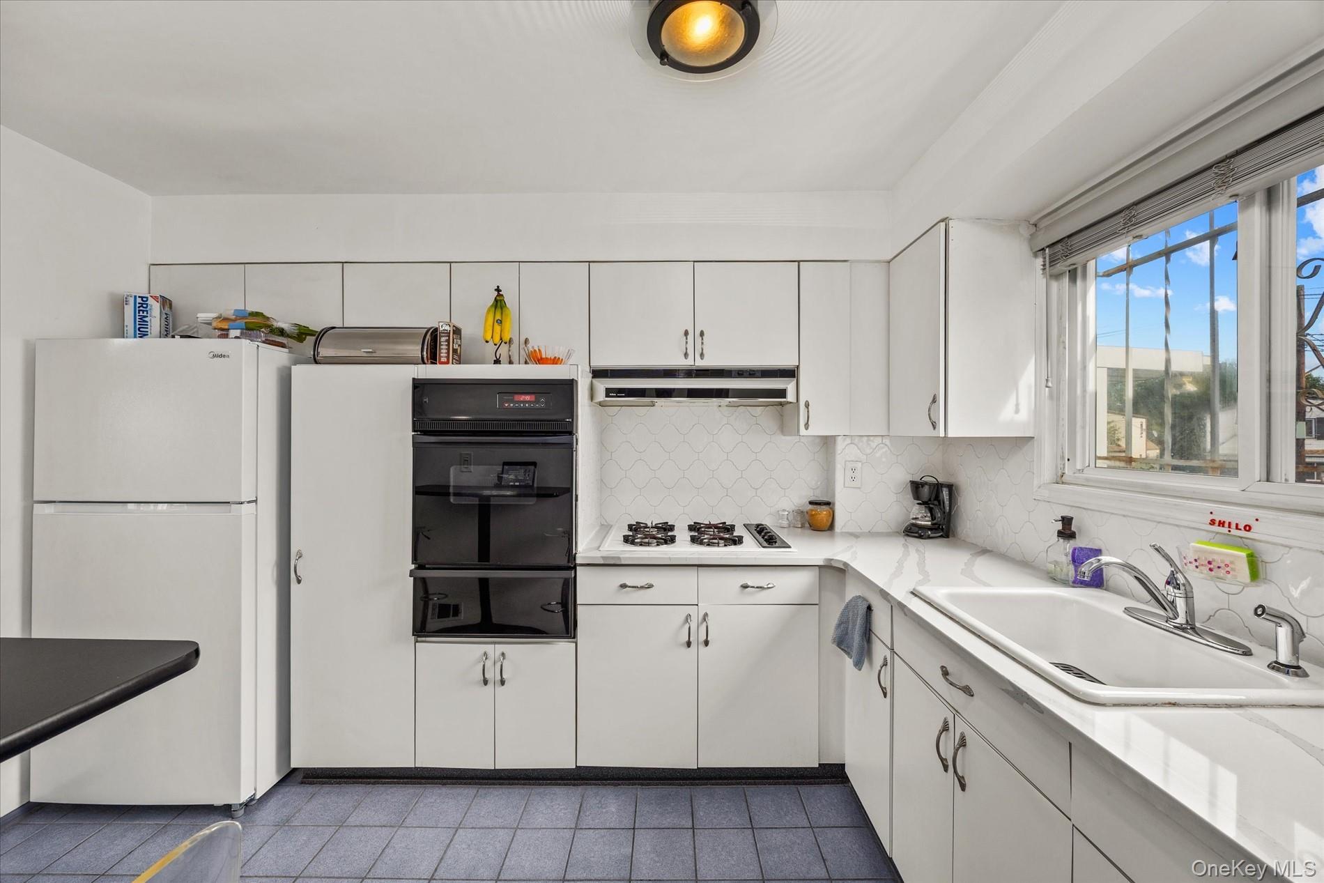 Single Family 120th Avenue  Queens, NY 11412, MLS-1057176-10