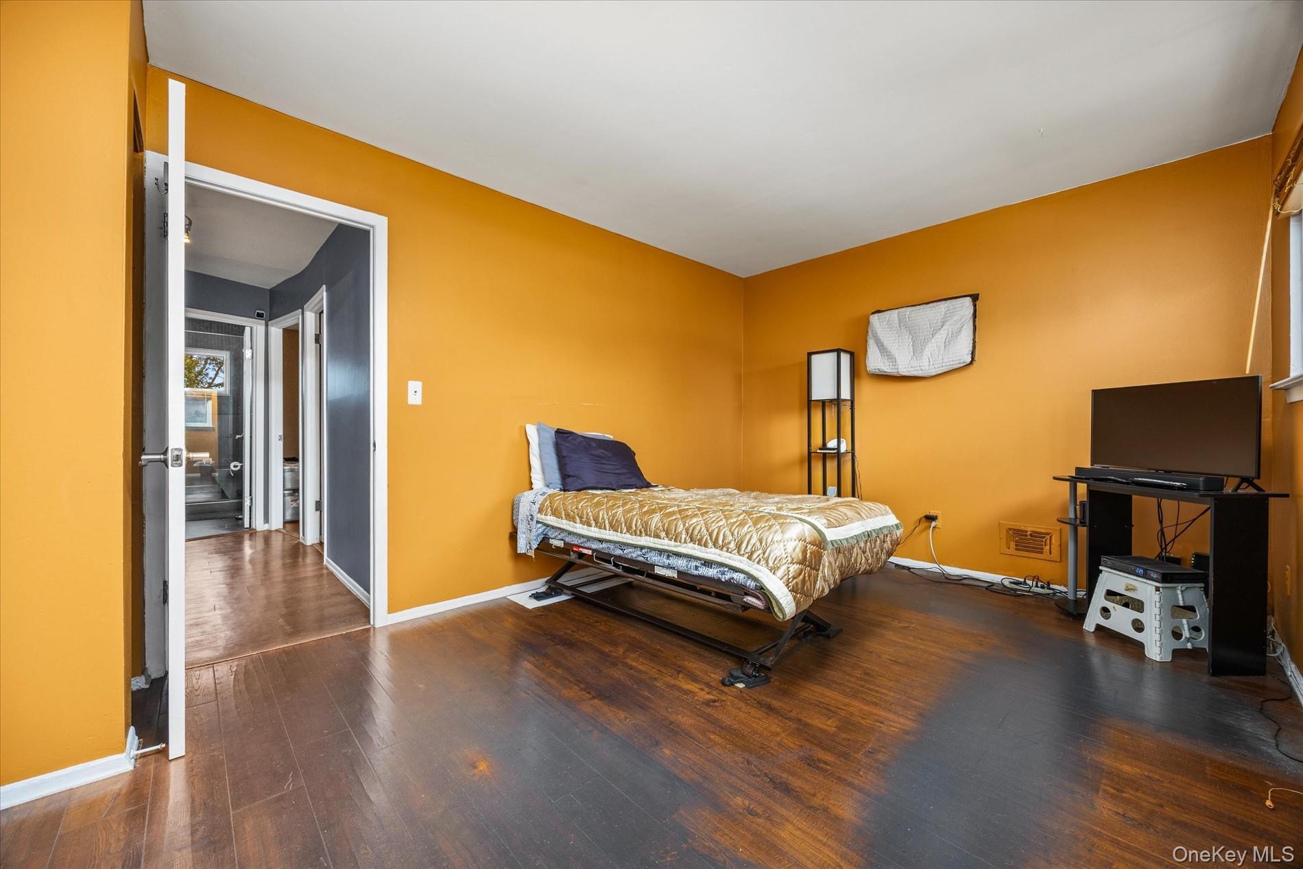 Single Family 120th Avenue  Queens, NY 11412, MLS-1057176-15