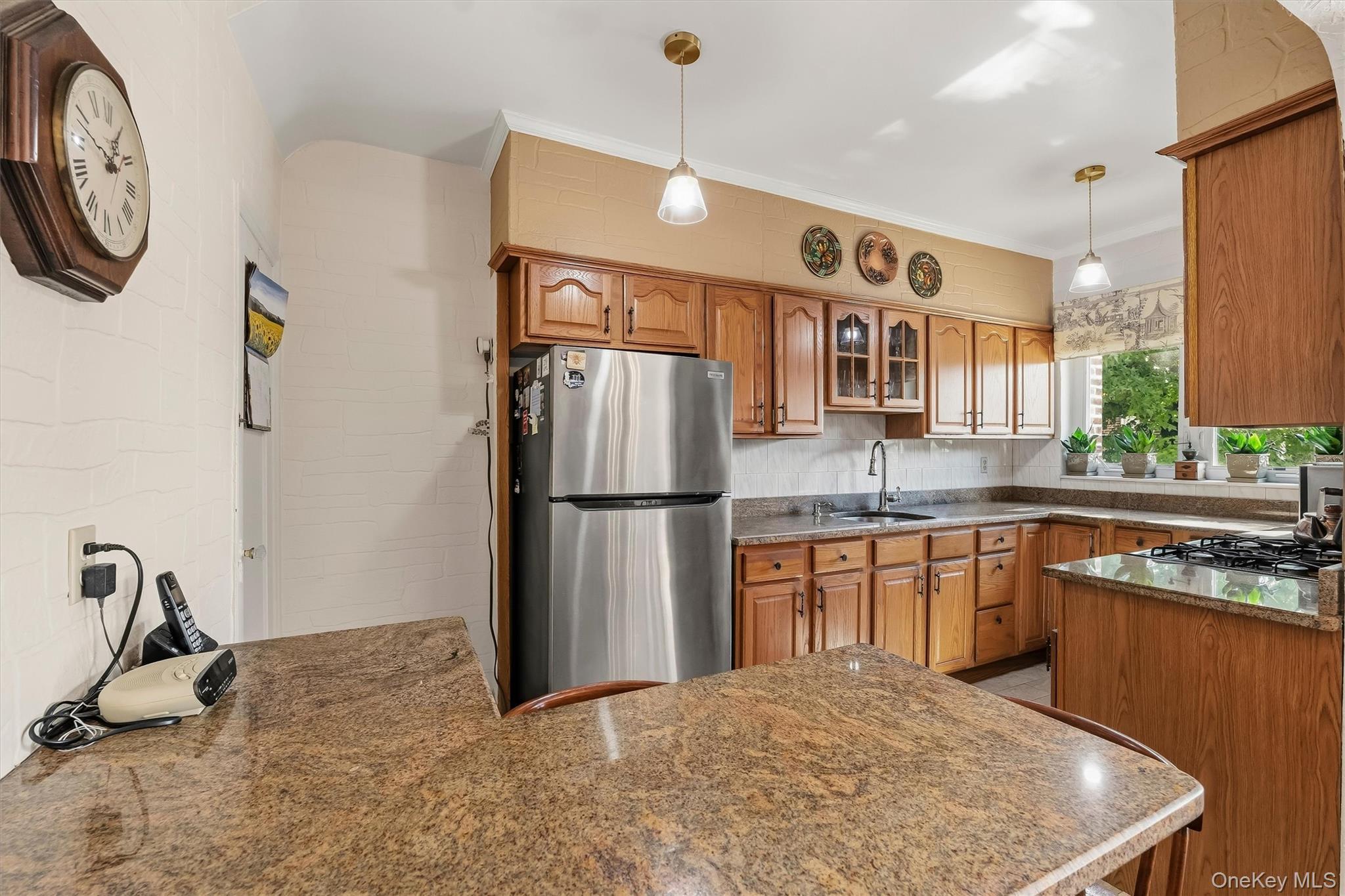 Single Family Mace Avenue Bronx, NY 10469, MLS-1057240-17