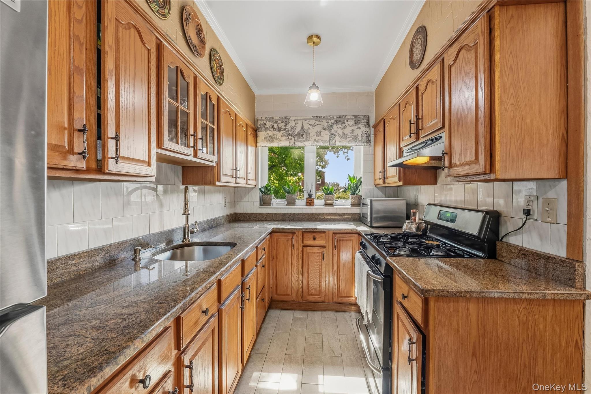 Single Family Mace Avenue Bronx, NY 10469, MLS-1057240-19