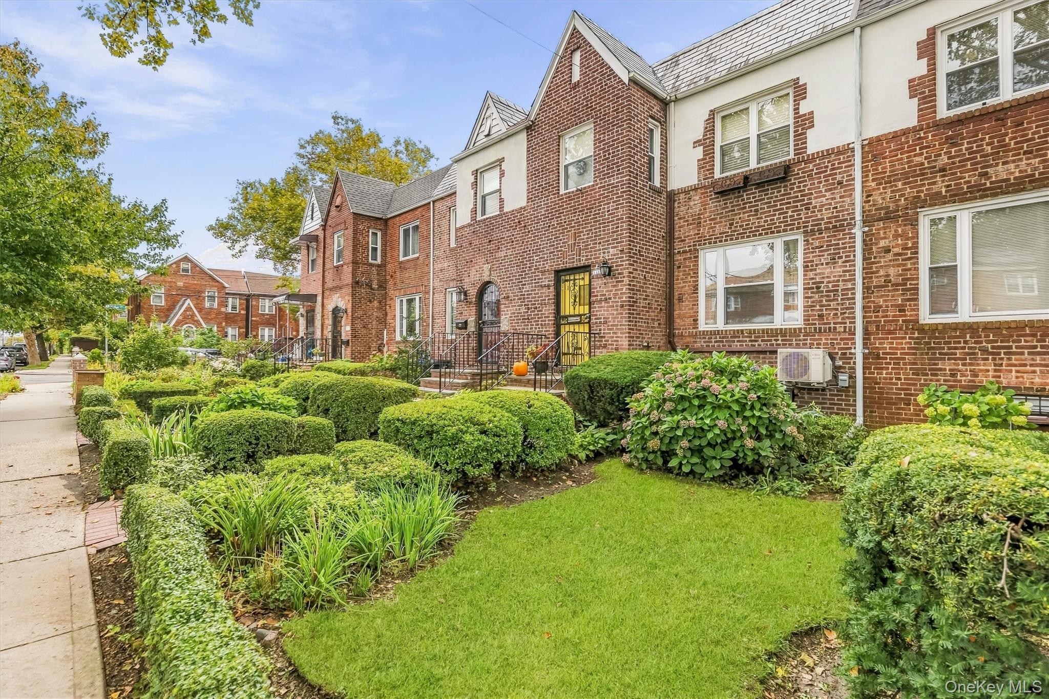 Single Family Mace Avenue Bronx, NY 10469, MLS-1057240-3