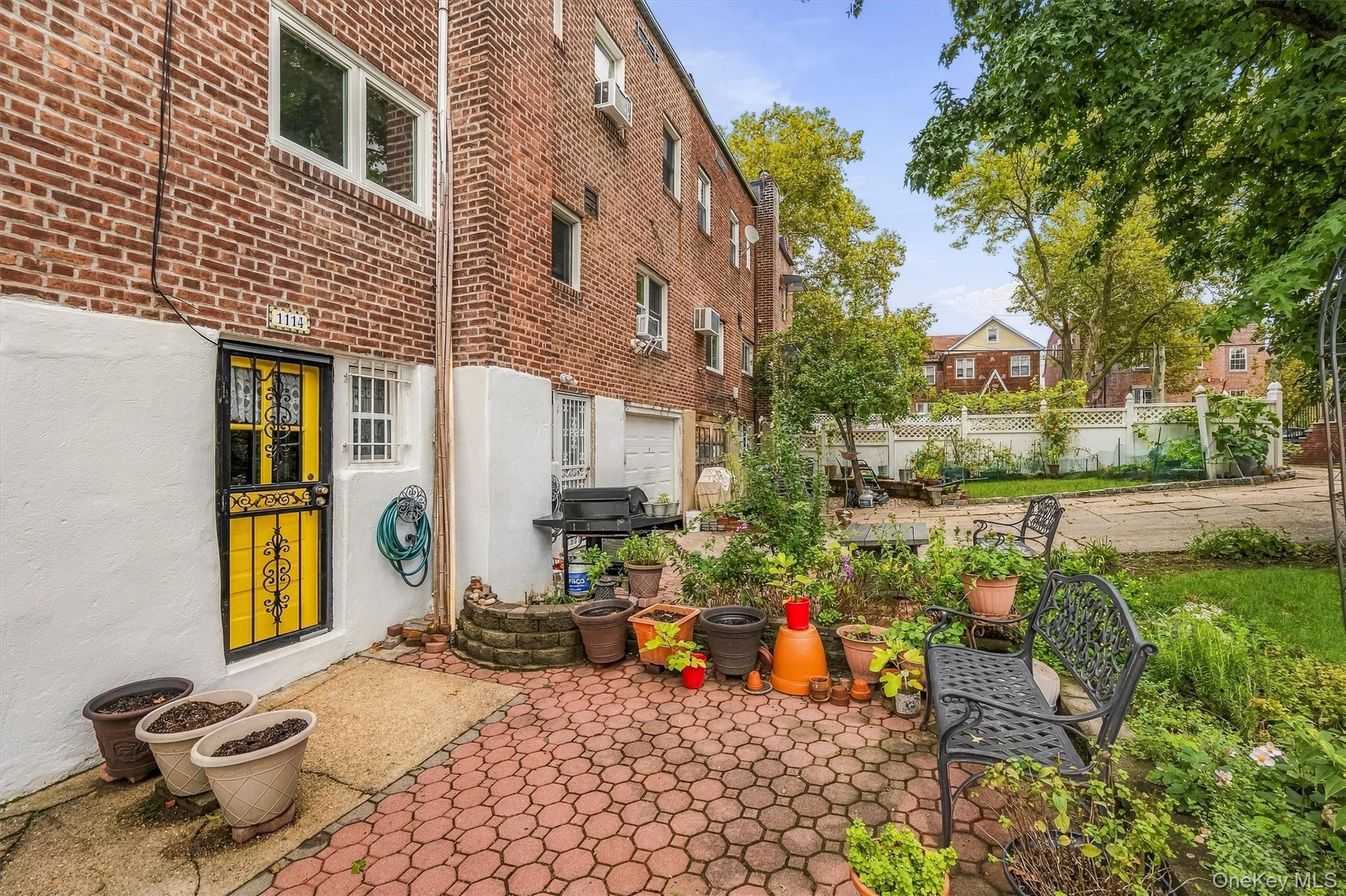 Single Family Mace Avenue Bronx, NY 10469, MLS-1057240-32