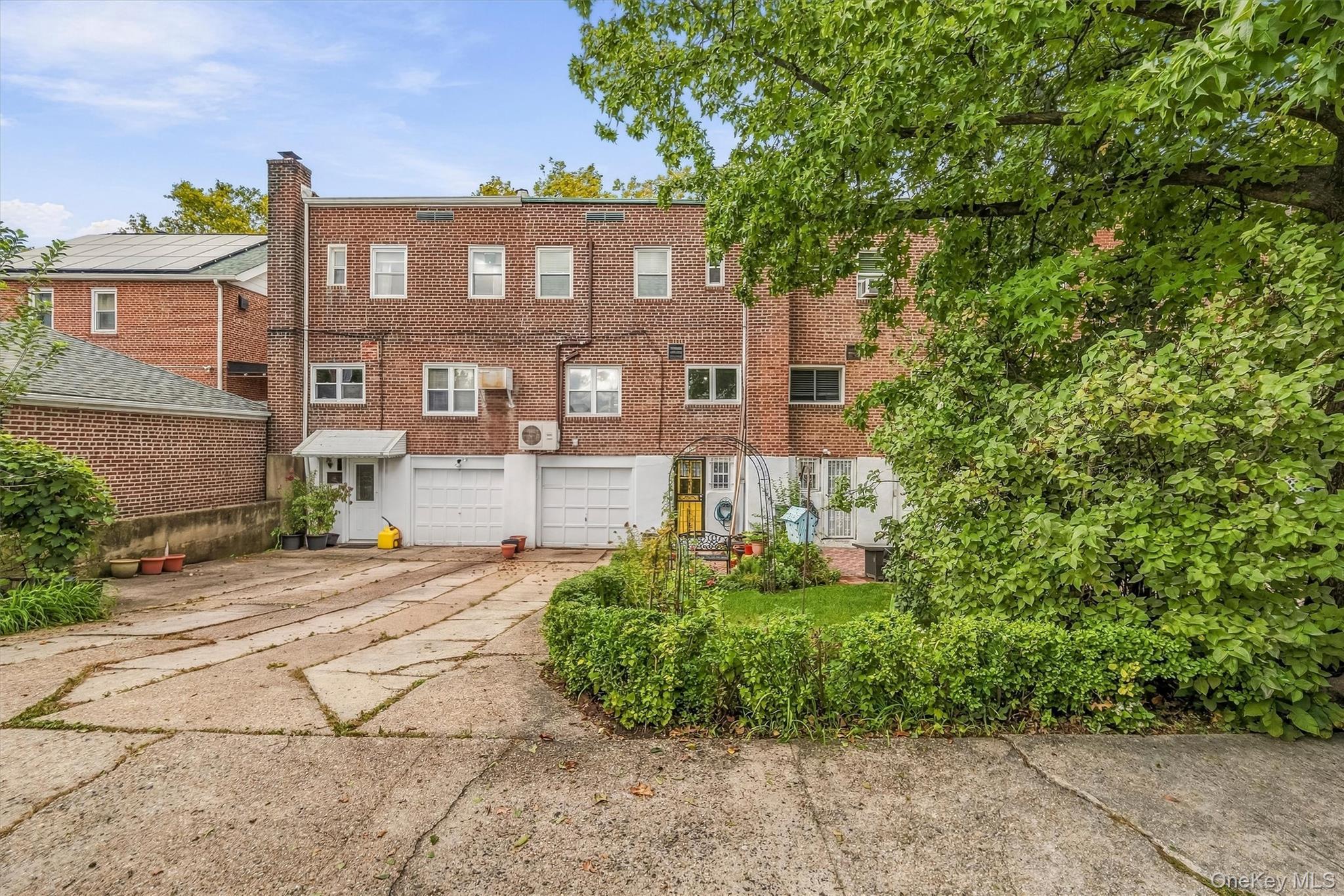 Single Family Mace Avenue Bronx, NY 10469, MLS-1057240-36