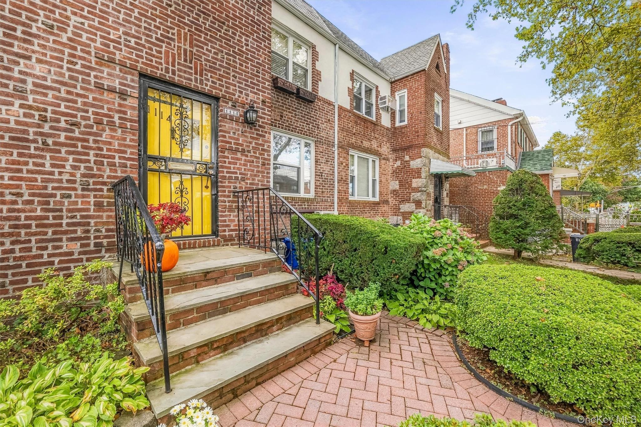 Single Family Mace Avenue Bronx, NY 10469, MLS-1057240-4