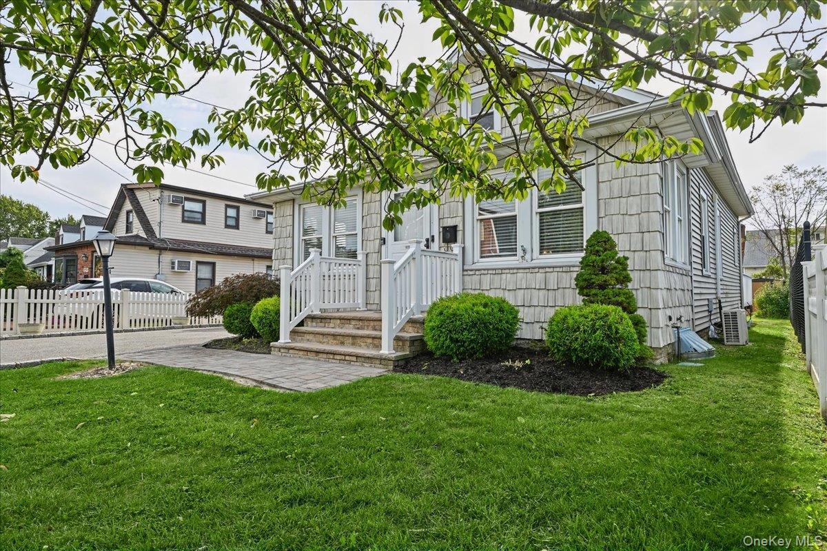 Single Family S 6th Street  Suffolk County, NY 11757, MLS-1057263-3