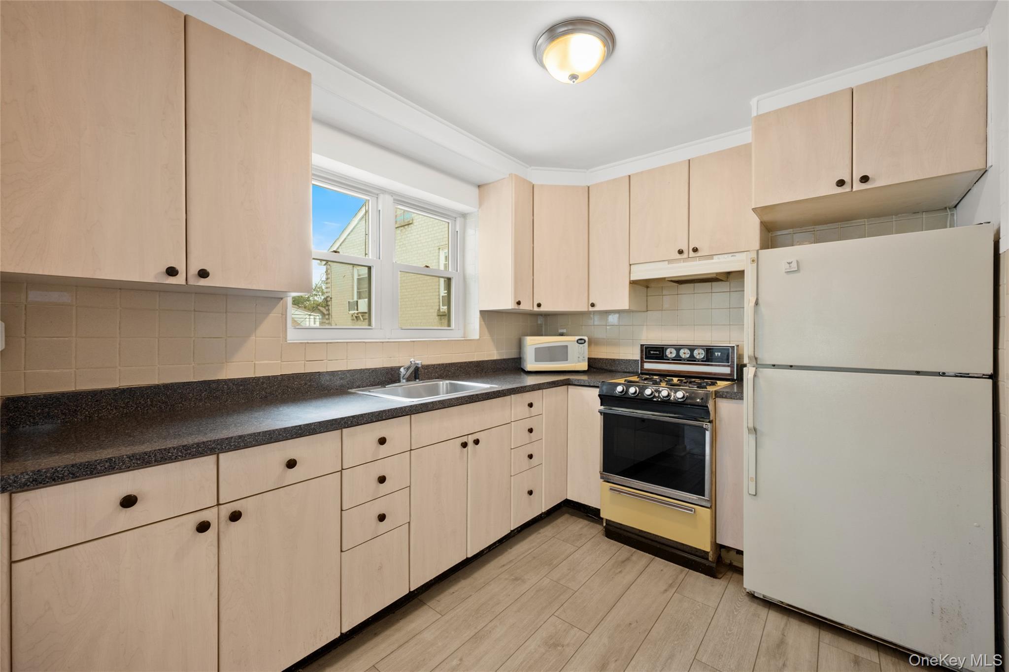 Single Family Middletown Road Bronx, NY 10465, MLS-1057304-12